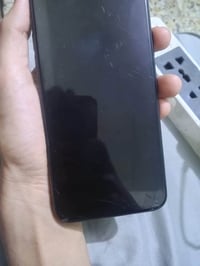 ايفون ١١ برو ماكس • ٢٥٦ • شاشة مكسورة