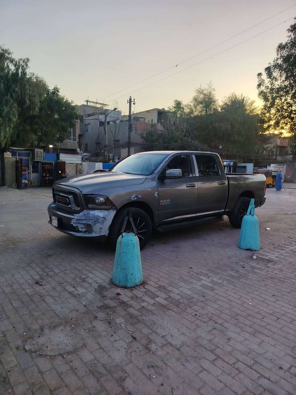 دوج رام ريبل 2013
فول عده فتحه+بصمه
4×4 بيها صبغ حزام للجماليه
تبريد +محرك+گير جديد
باب طويل بدي قصير
بيها نواقص قليله يحتاجلها ترتيب
السعر135 وبيها مجال قليل
***********
