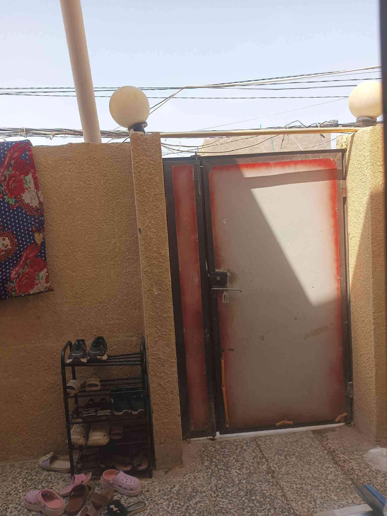 بيت للبيع بحي الرحمه مساحه 120 راح اخلي لكم رقم راعيه خابروني عليه ***********
