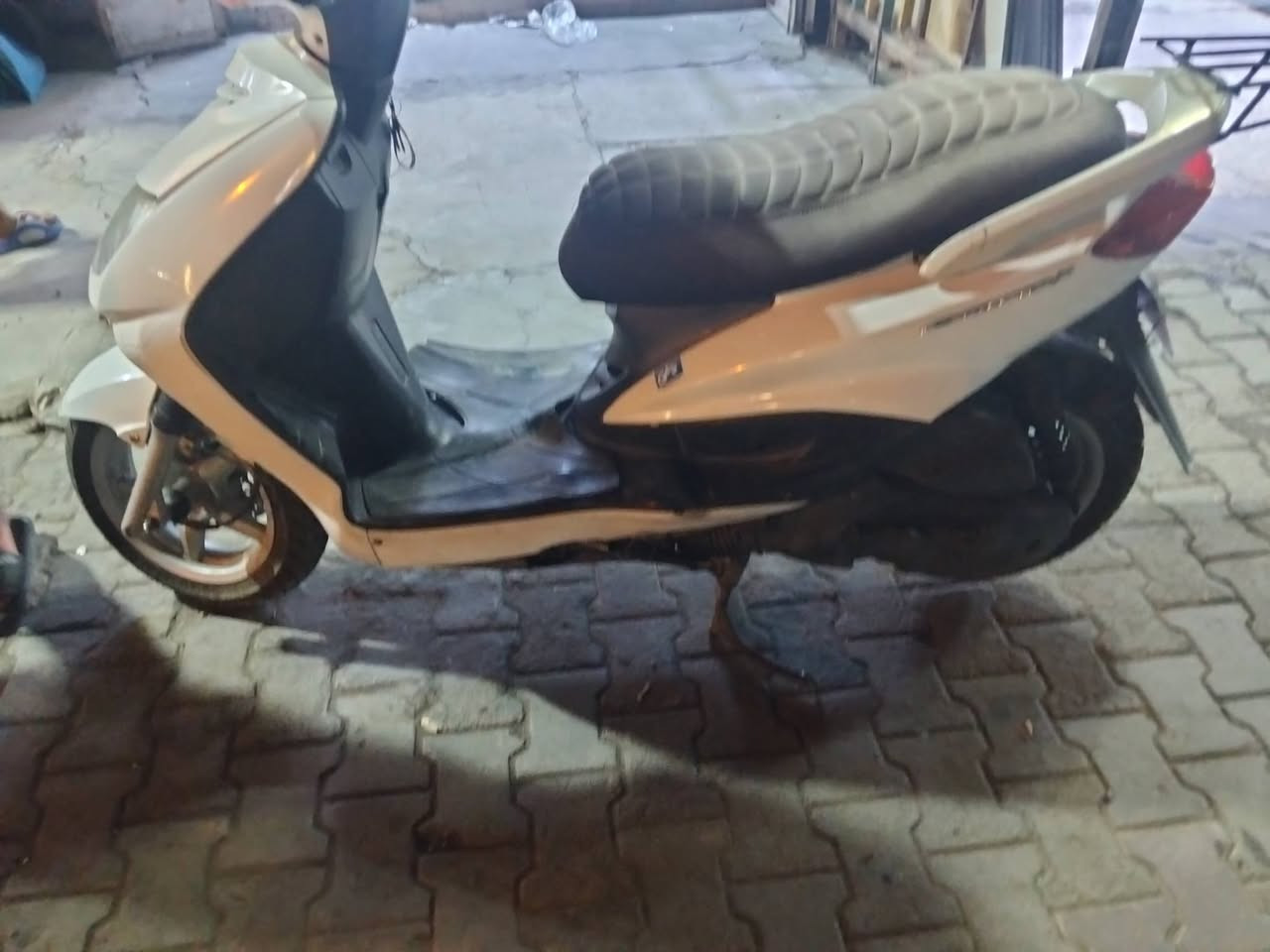 سلام عليكم دراجه سكنس نثيه سعر 1200قبل شهرين نزلت من الرمبه بحاله الوكاله فقط الريشه
العنوان: مدينة الصدر 
***********
