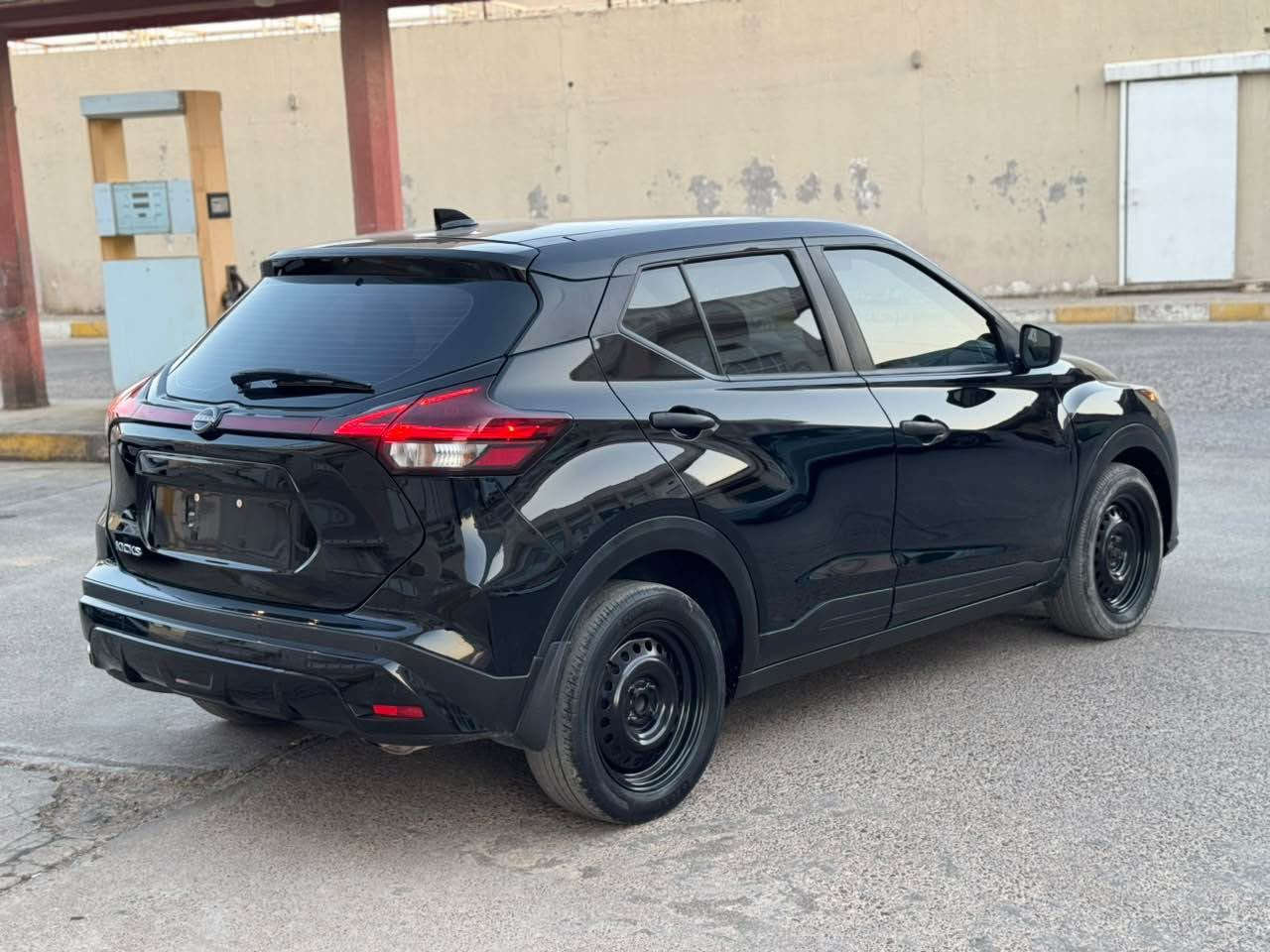 Nissan kicks 2024 s
جملغ و نص بوند صبغ و حافة الباب تعديل بارد 
۲۰ الف ميل ماشية 
 كل شي بلادي شركة 100
شرط الترقيم 
سعر : 108$ مجال
مکان : عقرة - ئاكرى
رقم : *********** كورك
واتساب *********** اكر, نينوى

