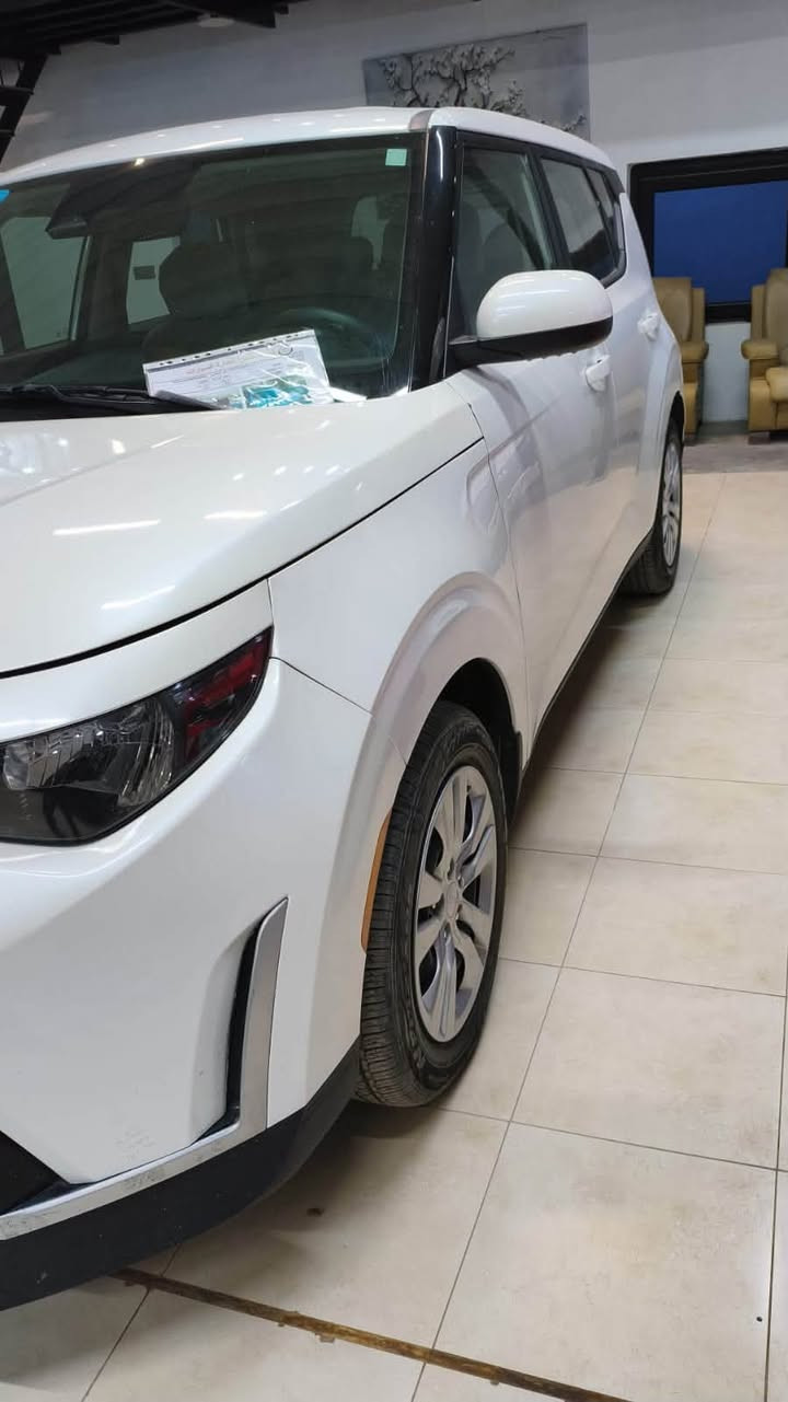 من صالة عرض شركة (جميرا )
Kia soul 2024 lx 
كيا صول 2024 
ماشيه 15 ألف مايل فقط 
رقم بغداد بأسمنا 
بيها فقط البنيد بدون دواخل شرط السونار 
سعرها مناسب جداً 
للأستفسار :أمير جميرا 
***********
