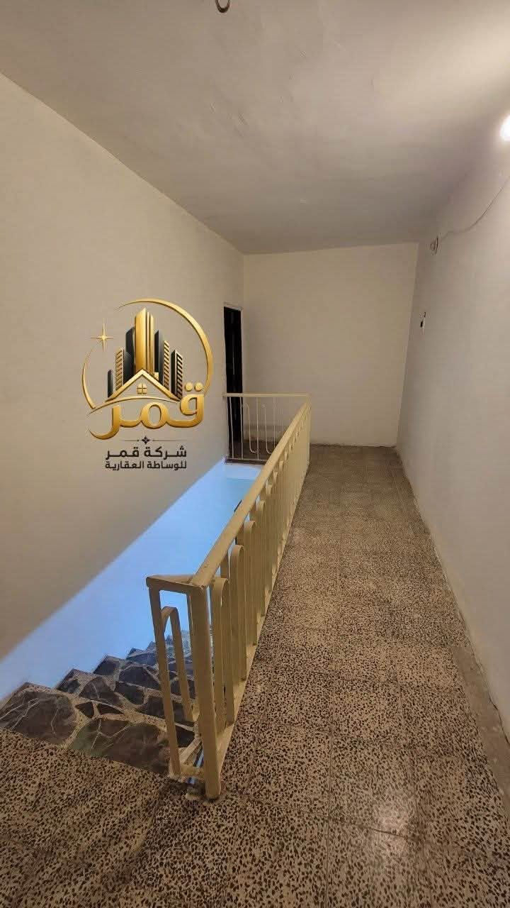 🏠 للإيجار بيت بسعر 650 ألف فقط وقابل للتفاوض!
دار بمساحة 100 متر، مناسب للعوائل ويحتوي على:

🔹 مدخلين
🔹 صالة
🔹 مطبخ
🔹 خدمات
🔹 غرفتين نوم
 • غرفة كبيرة
 • غرفة صغيرة

💰 بدل الإيجار: 650 ألف وقابل للتفاوض

📞 للاستفسار والتواصل:
***********

🏢 مكتب قمر للوساطة العقارية
