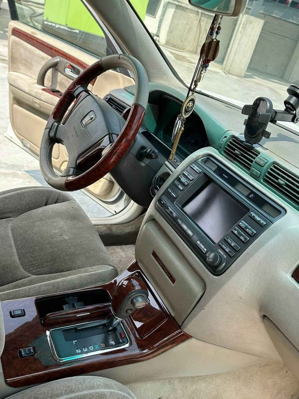 مەلیکە موس موس
2003 
گۆڕینەوە ناکەم تەنها فرۆشتنە
 سەیارە ماڵە هی مەعرەز نییە دەشفول نەجەف دەرەجە یەکە ناو دەرەوەی لەرەسمەکە جوانترە 
تەنها شوێن موسەکەیو یەک پەڵەی هەیە 
دوو دوگمەیە 
D4گەورەیە سەیارەکە 
53گڵا کۆتایەتی تکایە هەرکەس ویستی با تێل کات 
*********** كالار, السليمانية
