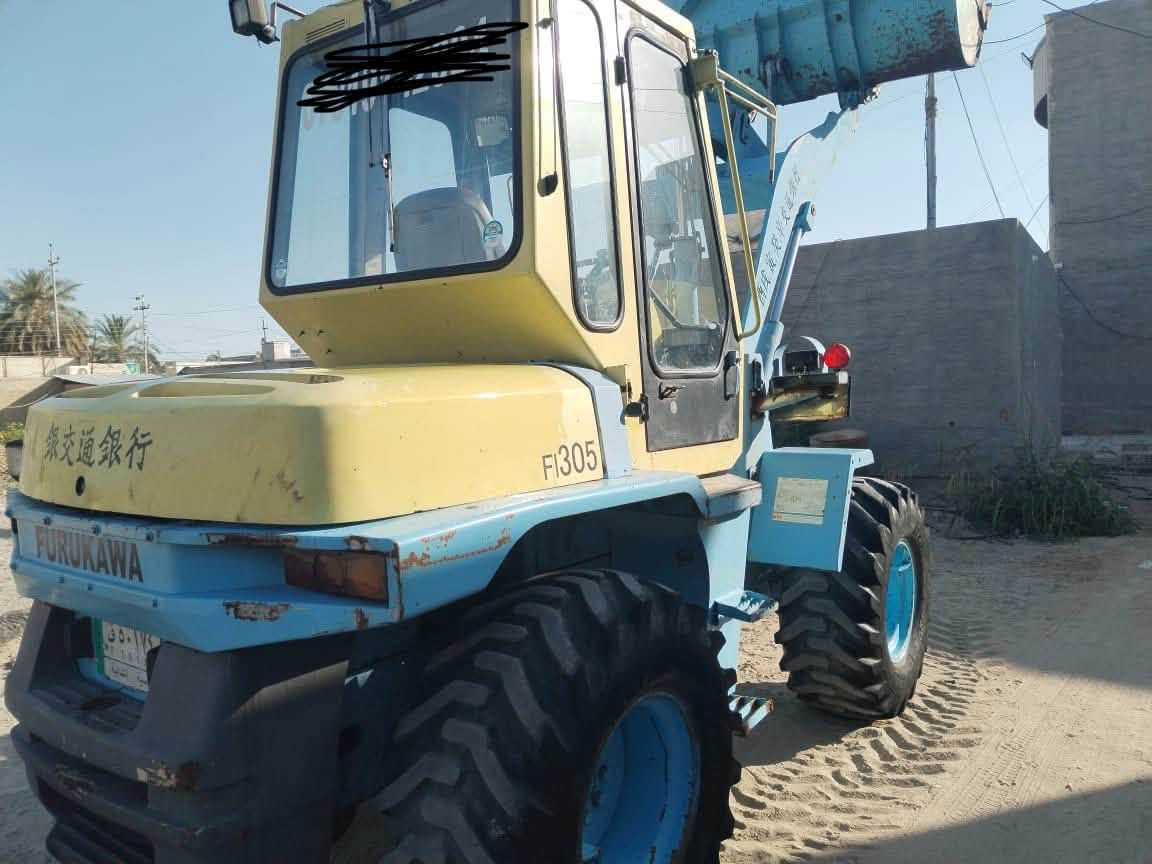البيع موديل 2002 جاهز مكانه رمادي السعر 225 ورقه 
***********
