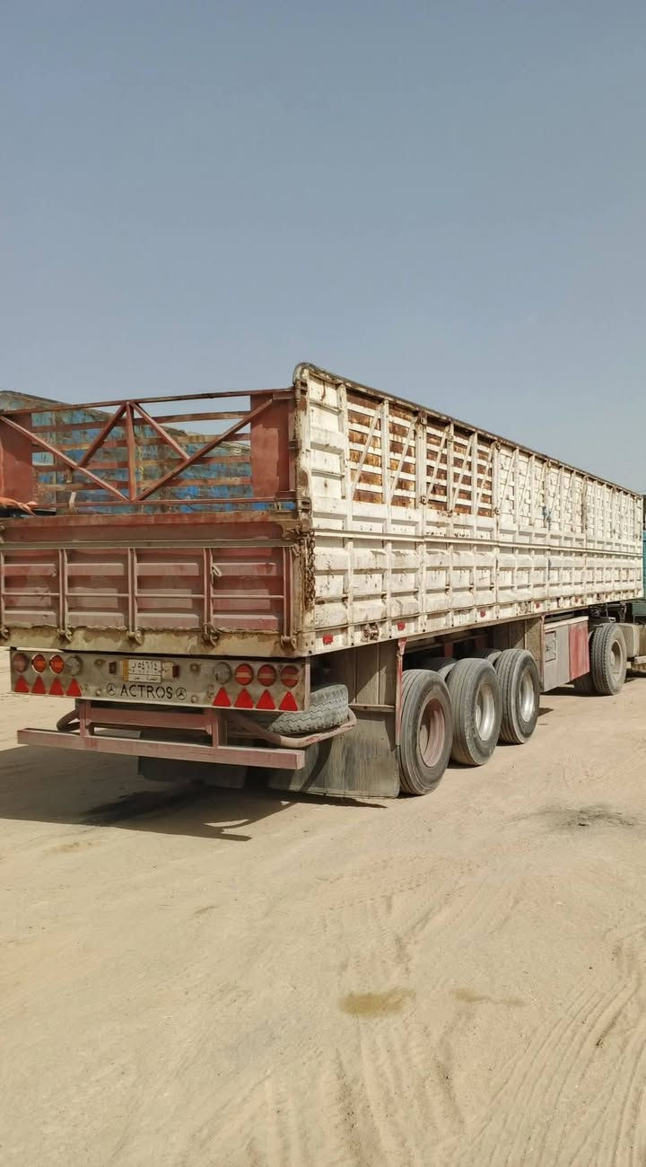 السلام عليكم عربانه للبيع طول 12/50ارتفاع 175 تخم تاير دناكير 13/السعر 105وبيه مجال بسيط /***********/***********
