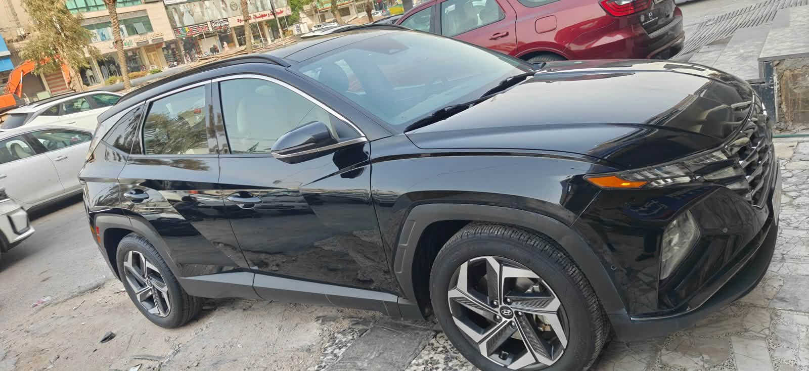 السلام عليكم للبيع توسان لمتدد اعلى فئة  
وبدون ايرباك السعر 185$  وبيها مجال للشراي رقمها بغداد وتحويل ثاني يوم
 خمس كامرات
موديل 2023 وارد امريكي السيارة ماشية28 الف ميل فقط
لون  اسود شذري
السياره تتقدم وترجع بالبصمة
كير دكم 
 تو ويل
خزن ميموري للكشنات
بصمة تشغيل 
تشغيل عن بعد
بصمة أبواب لمس 
دخول ذكي 
بانوراما على طول السيارة 
صندوق كهرباء شفط 
كامرات 360 درجة
 ( جانبية - أمامية - خلفية )  -5 كامرات
كامرات مع الأشارة 
تدفئة وتبريد جميع الكشنات 
ماعدى الكشنات الخلفية فقط تدفئة
رادرات وسياقة ذاتية 
الكشنات الأمامية كهرباء 
أضواء محيطية متعدد
مرايات تعتيم ذاتي 
أبل كار بلي 
أندرويد أوتو 
شاشة ديجتال 3 أشكال للقيادة 
أشاير ترحيب 
أضواء أمامية LED زنون 
أضواء خلفية LED
نظام سماعات BOOS مايحتاج اسولف عنهن
توزيع ممتاز كلش عالي
فول أوامر صوتية 
جامات أوتو 
قطعتين تبريد 
إشارات ب المري 
شفتات ستيرن 
تحكمات ستيرن 
هاند بريك بصمة 
شحن واير ليس 
منافذ شحن 
أوتو هولد 
اوتو ستوب 
حساسات أمامية 
حساسات خلفية 
گير ٣أنظمة سمارت وسبورت ونورمل 
رادار أمامي 
رادار خلفي 
رادار جانبي 
نقطة عمياء
وبعد بيه كلش هواي مواصفات
 
حادث سياره فقط بنيد وبدون ايرباك والصور كدامكم وهي احلى من الصور بالحقيقة 
سياره جديده ومابيه اي نقص عليه حمام جديد وبوليش ونانو سيراميك ب300 الف قبل ايام في مركز موسكو  وتبديل دهن قبل يوم يم مركز الحسام السيارة جاهزة مرقمة بغداد / البنوك *********** واتس
