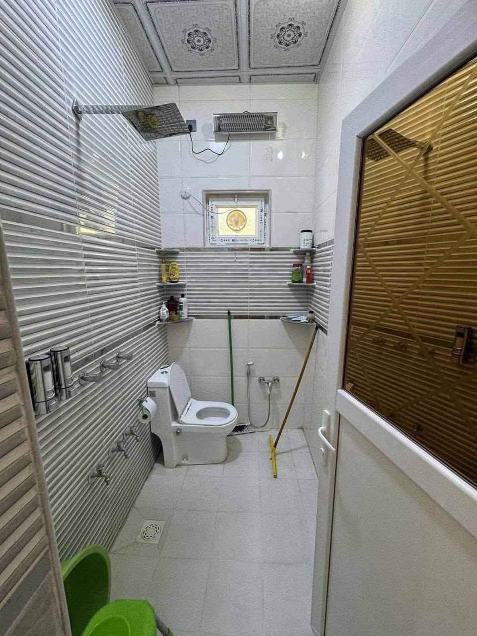 سلام عليكم
بيت طابو زراعي 
١١٠ متر
قاطين
يحتوي علا غرفه وستقبال
وغرفه فوك 
صيحين
منور 
حمام خارجي وحمام داخلي
سند ٢٥ تتكاتب ويا ابل سند نفسه
موقع البيت 
البحيره 
تريده مؤثث أو غير اثاث

السعر ٨٥ غير مؤثث ٩٠ مؤثث
اشرف بيكمً
***********
متواجد عل خط وألوات ساب
