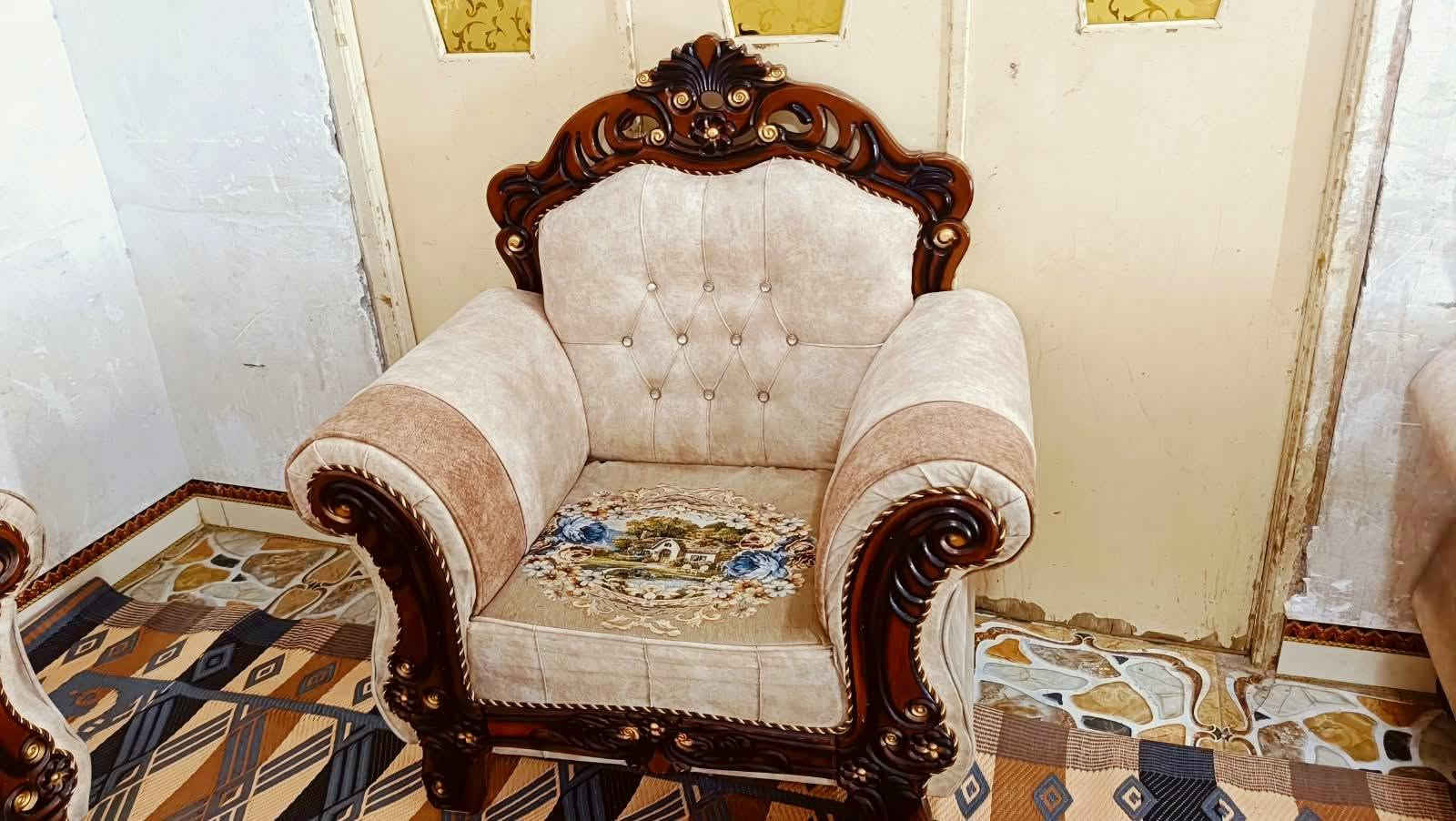 تخم ملكي 10مقاعد تسكام كله خشب صاج نضافته  أخو الجديد السعر 450 العنوان كربلاء بدايه الامن الداخلي يوجد توصيل ***********
