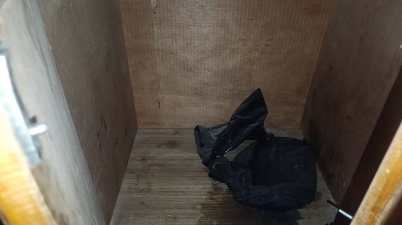 يا الله بوفيه ام خمس بيبان  ستعماله قليل ونضيفه بس يراتله ترتيب لين متروكه صاله سنه مامستعملينه سعره 100وبيه مجال قليل مكاني كربلاء شهداه سيف سعد رقكي ***********
