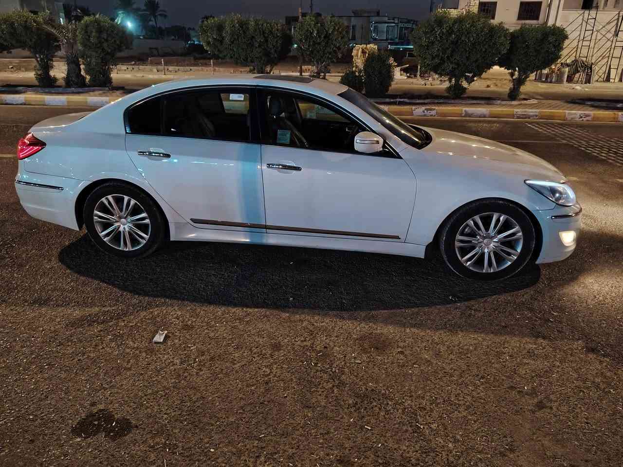 بيع أو مراوس
جنسس ٢٠١٣ خليجيه
محرك ٣٨٠٠ مكفول
كير مكفول
بيها جاملغ أيسر أمامي مصبوغ بدون دواخل بدون ايرباك
فول عدا البصمه
السعر ١٢٠
بيها باردين بدون صبغ
السنويه منتهيه و وللتحويل حاضر
***********
العماره
