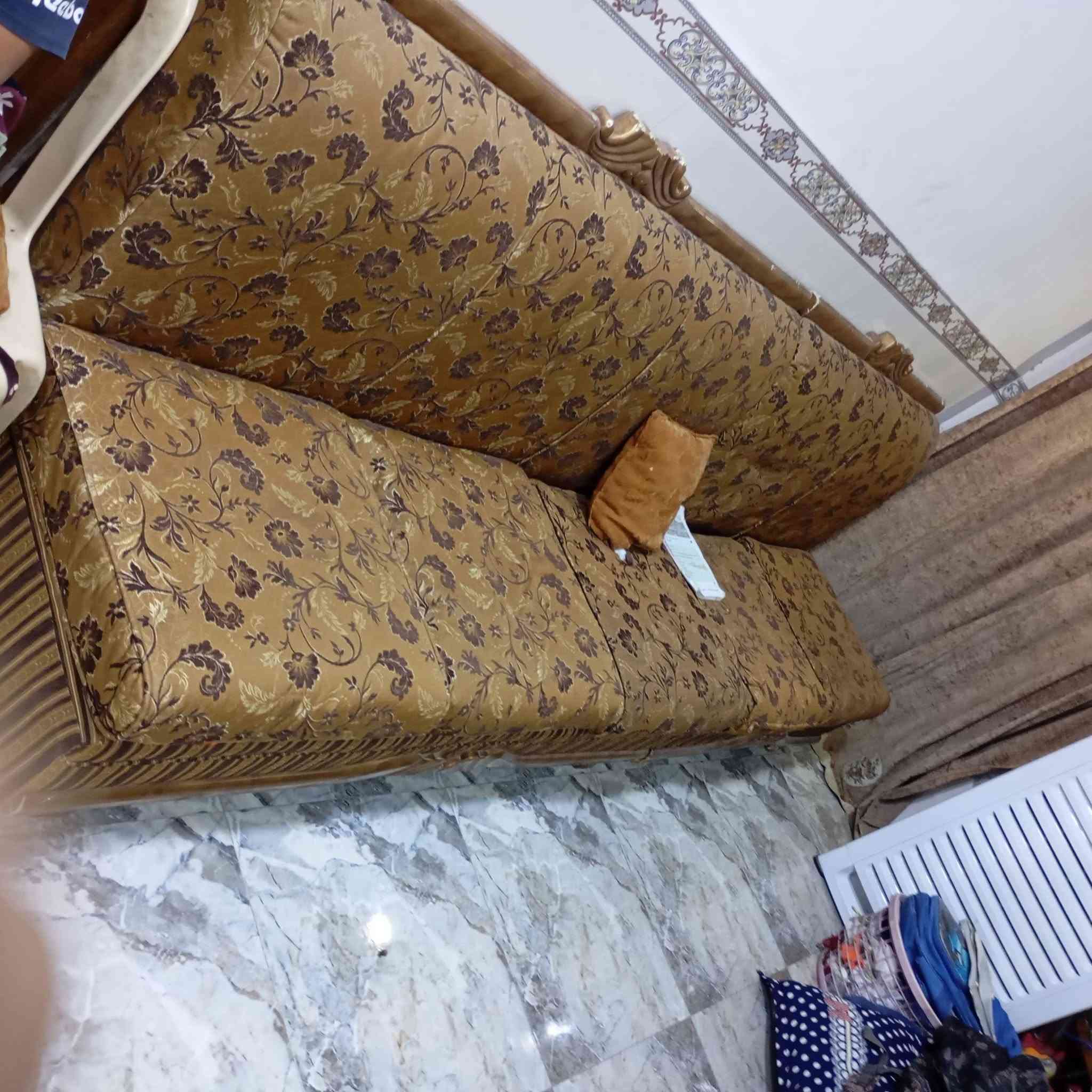 كنب • ١٦مقعد • نضيف