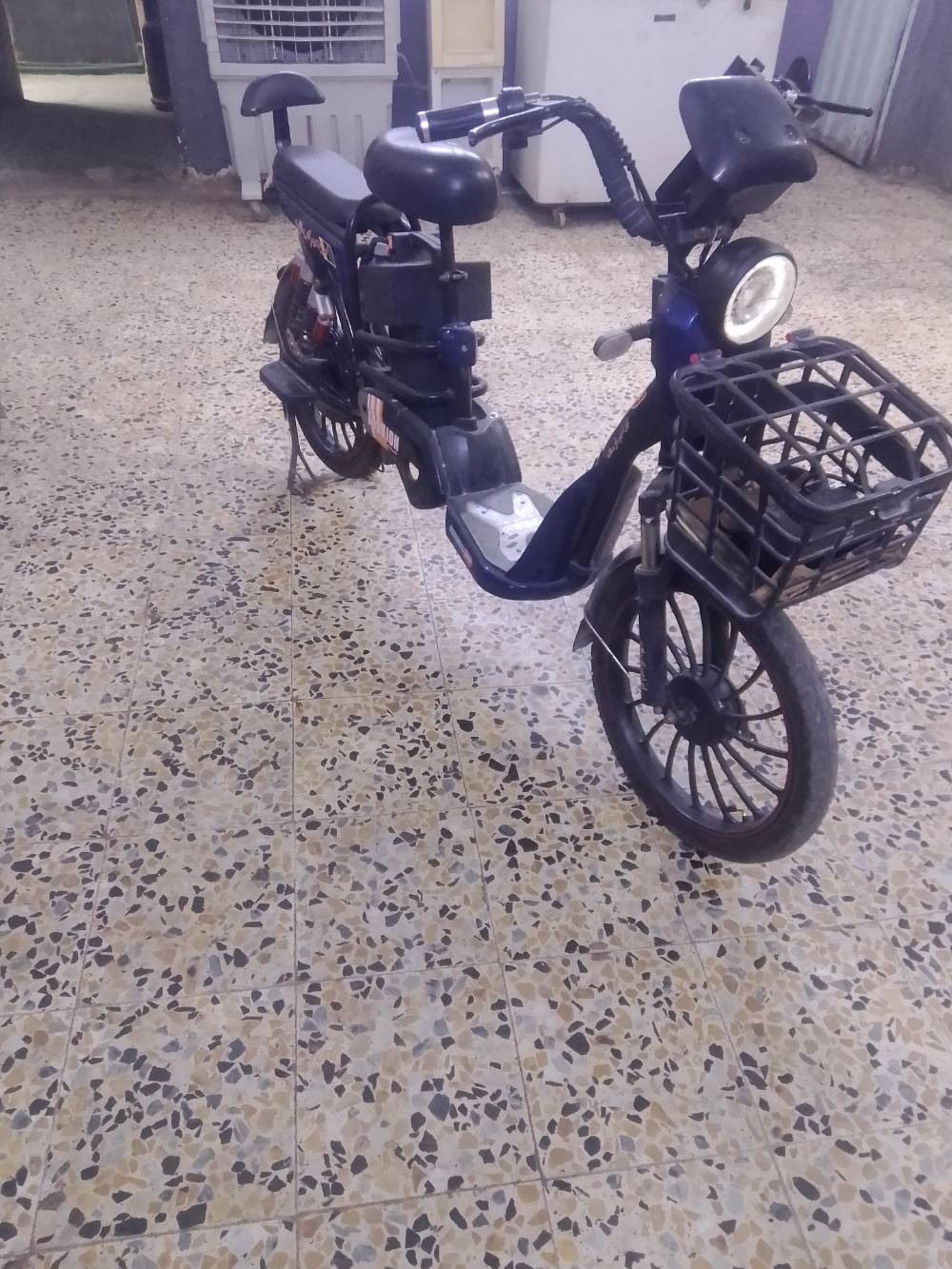 دراجه شحن نظيفه جدا كهربائياته شغاله كله لايت بك لايت عالي ناصي اشاير شاشه بلوتوث بطارياته جديده استخدام اقل الشهر سعره 250 الف مكاني نجف حي القادسيه ***********