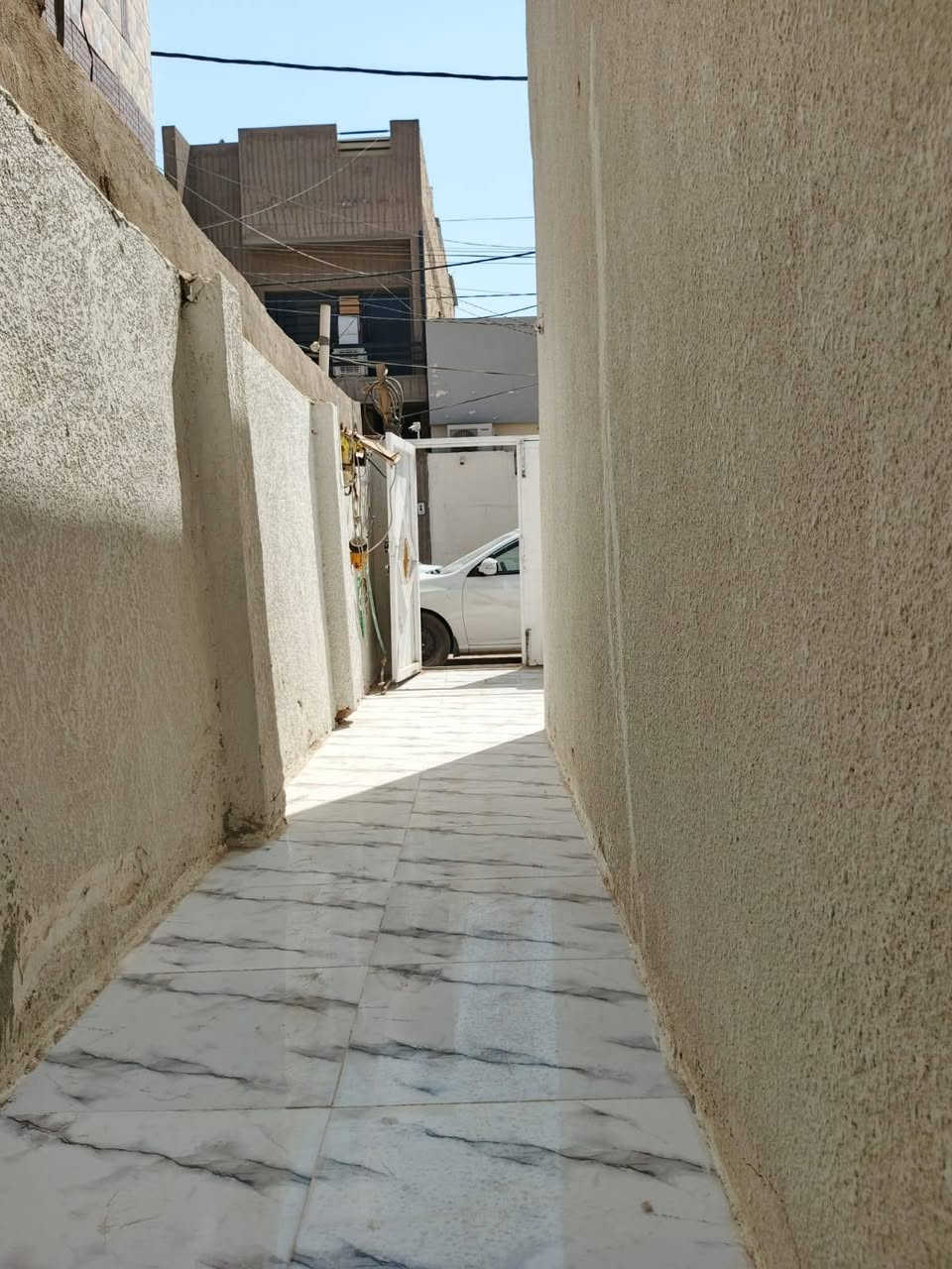 بسم الله الرحمن الرحيم.                                                  عرض حي ميسان قطاع 73 شريط ميسان مساحه 100متر سعر 12مع مجال    عرض شارع 10متر.                 يحتوي على طارمه مطبخ ستقبال صاله وغرفه وكشوفه حمامات داخليه وخارجيه                                                  موقع مكتب حي ميسان شارع كيات قرب تقاطع بواري.           مقاولات عامه مناسبه.                                                    رقم للستفسار ***********
