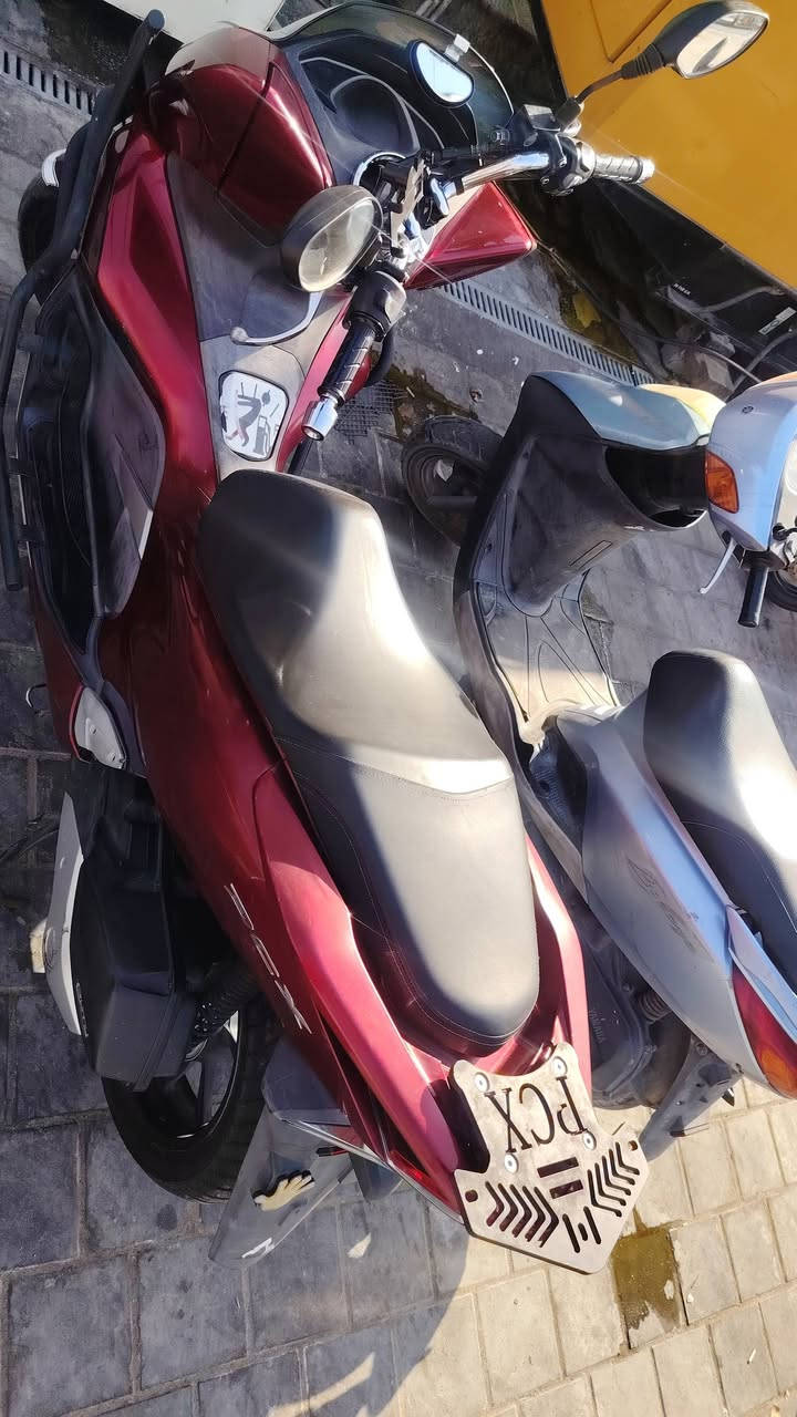 سلام عليكم pcx جيل ثالث ياباني JF
ماشيه ٤٠ الف
دراجه مكفول محركها الله شاهد ماطاخين سبانه عليه
وبيها سستم دمام  مكاني بغداد مدينه الصدر
***********
سعر ١٧ ورقه
