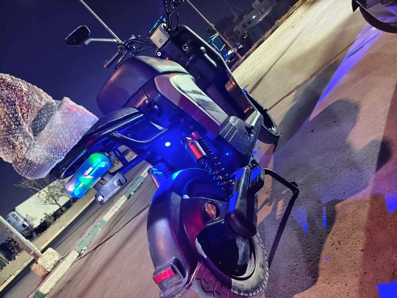 للبيع R9 الونلي لبيع من شركه  ولنلي المعروفه بل العمر الطويل
لمواصفات 🔥

مديل 26

الملف 1300W

السرعه 65حقيقي يعني فول طياره✈️

اربع سرعات

6بطاريات الكرافين لاصلي
72فولت 

الشاشه اجتل 

نشرات 360درجه
 
مع سله اماميه

التايرات جدد

الدراجه اخسلهه ضد المي

المسافه المكطوعه بل شحنه الوحده من45الى40كيلو

العقل 2500
السعر 🔥450قفل قفل مابيه مجال

العنوان بغداد البياع 

للتواصل***********
