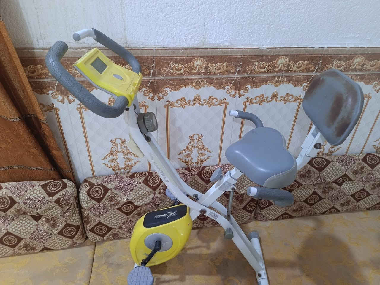 سلام عليكم اخوان بايسكل جري للبيع بسعر مناسب،100الف وبي مجال ناقص بس حجرات الاستفسار على هاذا الرقم 
***********
