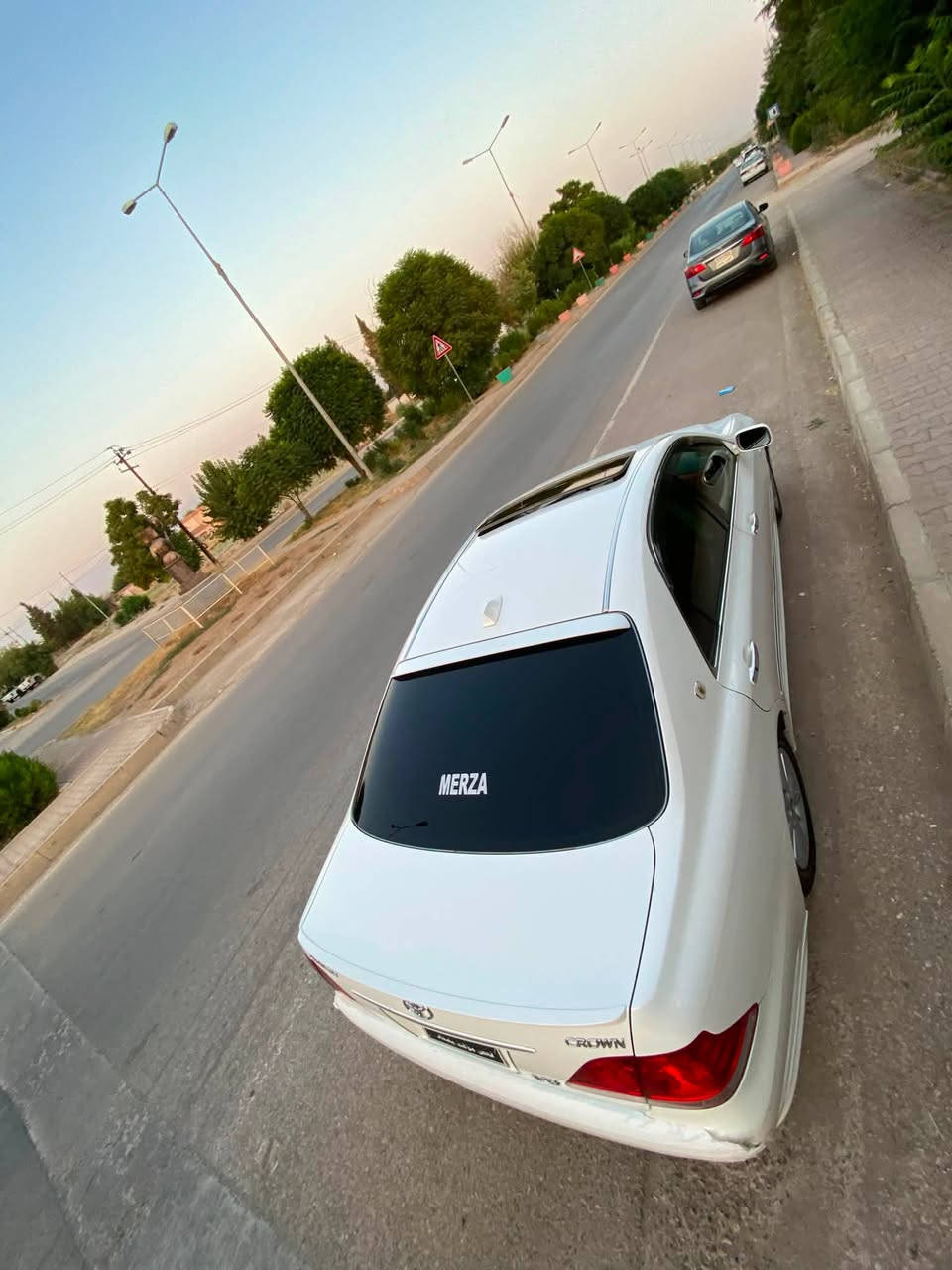 توێتا کراون شاهینە  ساغ 2005 سپۆرت
3 دوگمە 
فول سڵاید 
جام ڕەش بیلاد
182گەورە بەگەورە 
سەیارەکە وەسفی ناوێت لە چاکیو بێعەیبی 
لەداغڵ بونەوە تايستە یەک دەسە لایخۆمە 
کۆدی بۆنەکراوە
هەر چوار دەبڵو تایەکانی کراوەن بەڕۆیاڵ 
ليخوڕینی زۆر نەرمە 
بێ بۆیاغ یەک پارچەی گۆڕاوە بۆ بیلادی
 ئەو روپی بێدەعم جەمەلەغی پێش سایەق

سـعـر : 84مەعامەلە گۆڕینەوەش ئەکەم لەگەڵ موسی جوان 

گێر و مەکیەنەی بەشەرت 
هیچ کێشەیەکی تێدا نییە 

ژمارەی خاوەنەکەی 
***********
