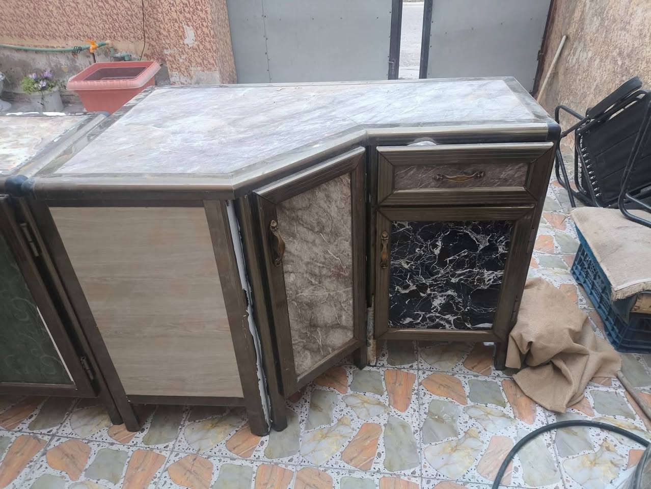 للبيع الكاونتر سعر 350 وعنوان فلوجه حي العسكري رقم *********** للإستفسار
