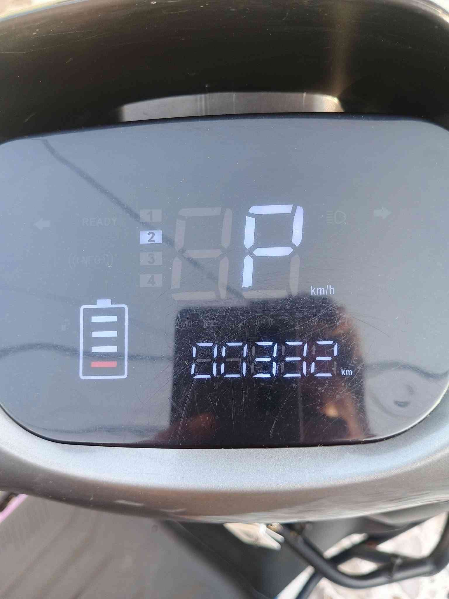 موديل ٢٠٢٥ • ٦ بطاريات • مدرع بالكامل