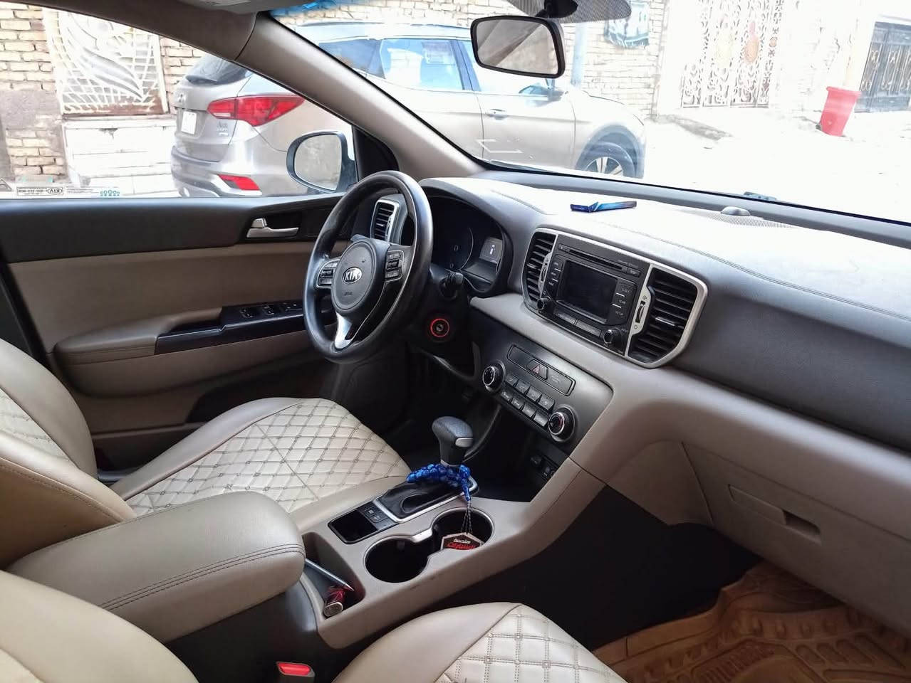 السلام عليكم 
كيا سبورتج 2018 LX 
محرك 4 سلندر 2.4 GDI
مكينة و كير كفاااالة
السيارة وارد امريكي ضررها بسيط مرفق صور حادثها مع المنشور 
تبديل جاملغ امامي عكس السائق و تعديل بارد في الجاملغ الخلفي والجنطة مع رضعات بسيطة وخدوش

مبدل دهن وماي راديتر ودسكات كلة جديد وكالة 

سنوية السيارة بأسمي منتهية 
السعر - 155 وبيها مجال للشراي 
مكان السيارة -  العمارة
***********

