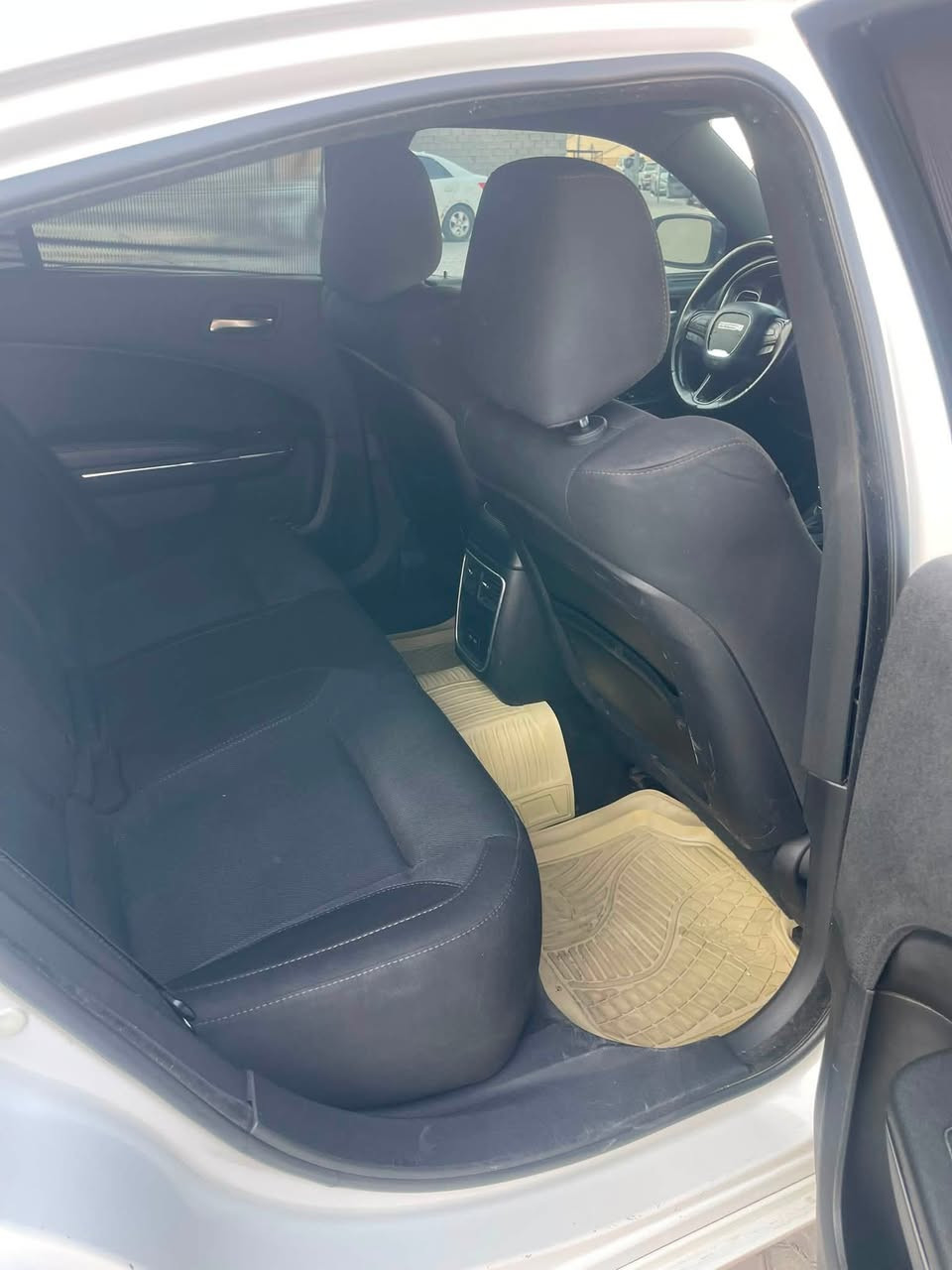جارجر وارد كندي SXT🇨🇦 حادث بنيد فقط امدل ومصبوغ وبارد بجاملغ الايمن باقي السياره كفاله مكينه 3600 كير مكينه حداديه تبريد كلها جاهزه تخم تاير جديد شاشه كبيره 
رقم ناصريه تحويل ثاني يوم سياره باسمي  رقمي ***********
