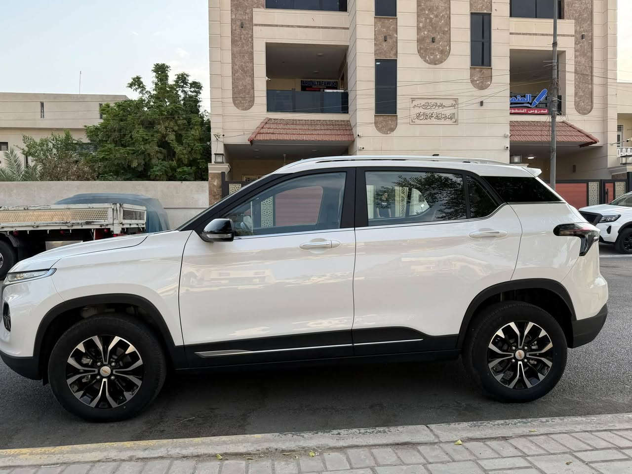السلام عليكم
‏chevrolet groove 2023 Premier
شيفروليه كروف 2023 بريمر
مواصفات فوووول الفووول بريمر  1/1
 قماره سلايد بانوراما 
بصمه 
تبريد بيانو مركزي 
تحكمات ستيرن 4 جهات 
كشن كهرباء
مري شفط
لد نهاري
شاشه اندرويد وكاربلي
محرك 4 سلندر 1500 تنفس طبيعي المرغوب
سيارة جديدة ماشيه 700 كم زيرووووو وكالة المنصور 
مكفولة كفالة عامة 
 رقم اربيل سنويه وهزه كله جديد شرط التحويل وكاله
• السعر: 128$
• المكان: بغداد

للتواصل ***********

نص مكتوب في الصور:
- mmm
- mmmmmm