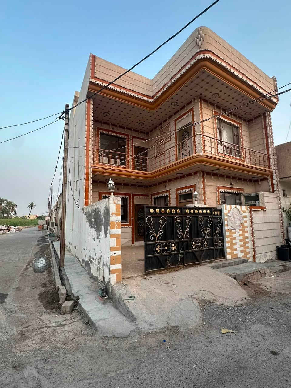 ✅دار  للبيـــــــع// ركـن في  المزرعة بسعر جدا مناسب  ✅ 
 
🏗️📍المــــــــوقع// مزرعه _ خلف جامع الهدايه  _ او داخل فرع مكتب ارام او قرب الحرسة 

✏️المســـــاحة/ 228م / طابـــــــو صـرف

🚩 الدار  ؛؛  طابق الاول ( غرفة نوم _ صحيات داخلي وخارجي _ استقبال مفتوح مطبخ _ هول داخلي _ كراج  

الطابق الثاني (( 2 غرفة نوم _ مطبخ _ صحيات))

🏳️ موقع رائع    _ قرب السوك  _  بناء جديد

السعر // ارسل رساله عل الصفحة او قم بلاتصال لمعرفة السعر

🏫📚نستقبل جميع عروض البيع و ترويجها بإعلانات 

للمزيد من التفاصيل الاتصال او المراسلة خاص  ***********
 📍موقع المكتب  📌 خانقين - المزرعه
خلف جامع الهدايه
