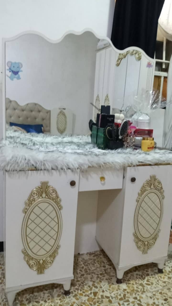 اسلام  عليكم 
غرفه نوم تركي للبيع 
نضيفه فول مابيها اي عيب 
8قطع موقعها موصل الرشيديه قطاع السادس السعر 400 الف
واتساب او اتصال 
***********
