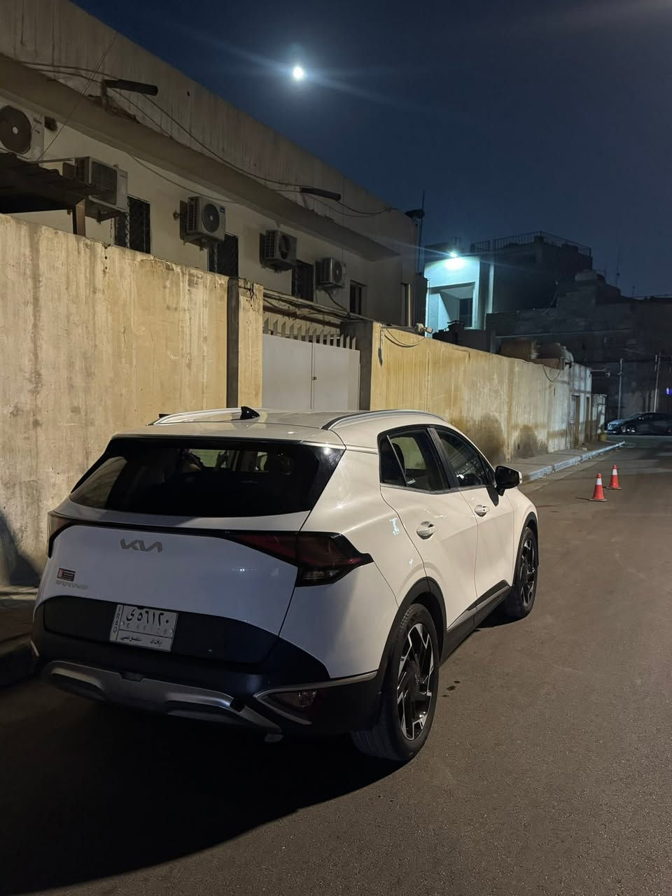 سبورتج موديل 24 خليجي مكفوله كفالة عامه عده بجاملغ طخه بسيطه ع وضعها فول مواصفات عده فتحه بغداد باسمي شرط تحويل 
مواصفات معروفه كشنات كهرباء 
تدفئه تبريد ستيرن 
جنطه كهرباء وبقيه مواصفات معروفه 
سعرها 218 وبيها مجال او مراوس بسورنتو 
*********** 
بغداد الاعضميه
