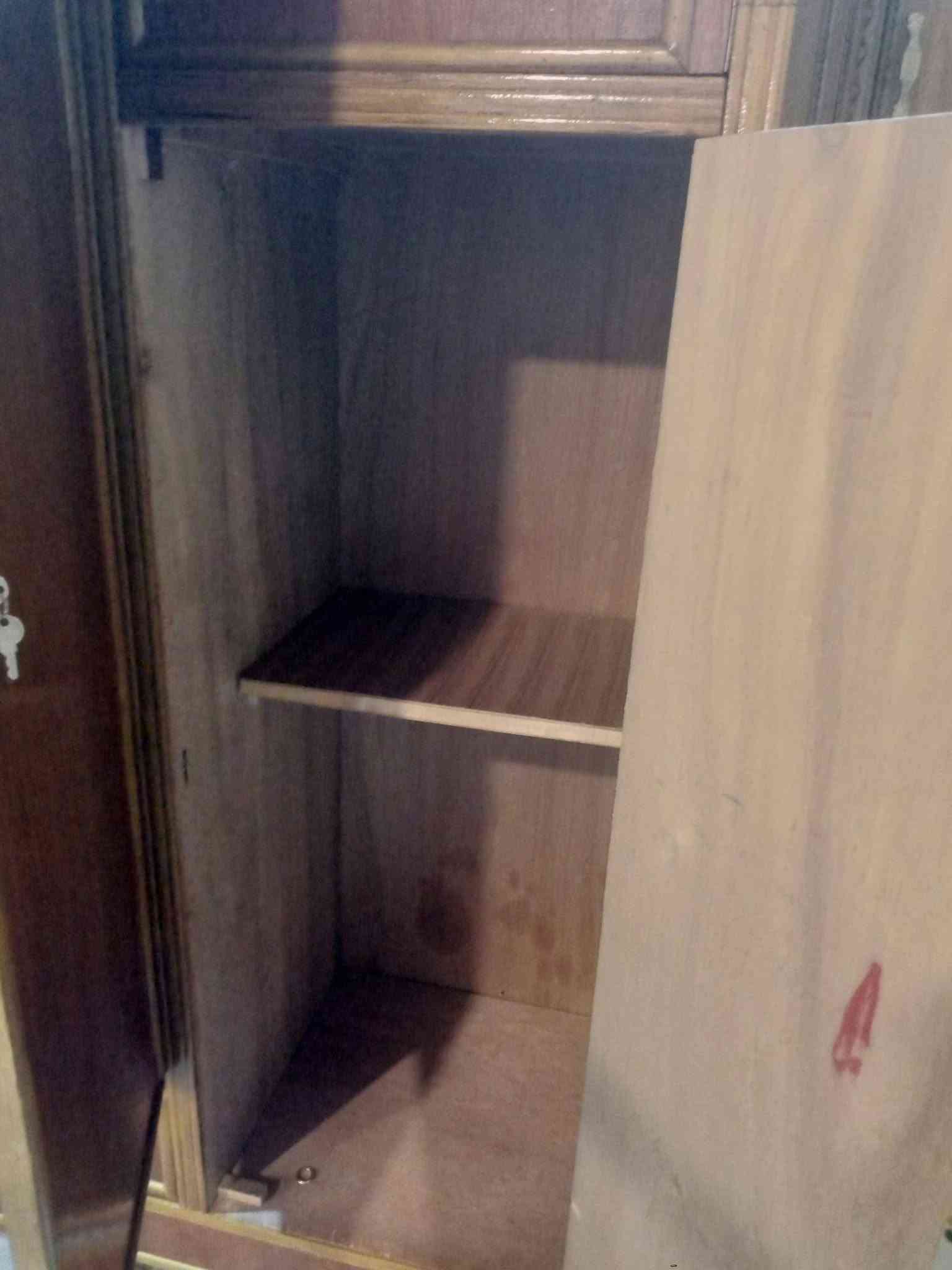 كنتور ثلاث ابواب مستعمل نظيف جدا مكان بغداد الأمين الثانيه ***********
