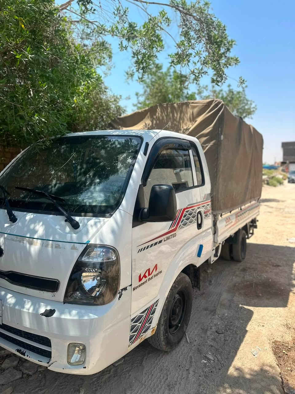 بنكو نثية ٢٧٠٠ كفالة عامة موديل ٢٠١٧ تخم تاير جديد باتري جديد كهربائيات شغالة جاهزه للعمل تعمل وتسير بوجهه للشغل ماتصرف عليه ربع مكفولة كفالة عامة مكانه سماوة و مالكه بالسماوة رقم قادسية سنوية لل ٢٧ حساسات و كاميرا وشاشة جاهزه من كلشي جادرهه و محجره هدية للشراي سعره ١٢٠ وبيها مجال كفالة عامة مكانه سماوة قشلة رقمي ***********
