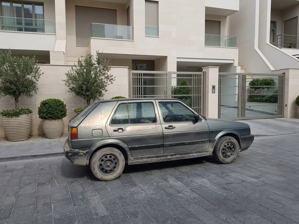 سيارة كولف موديل ١٩٨٩
رقم مميز جداً
سعرها قفل 22 ورقة
الشراي يتواصل معي في الواتساب
***********
