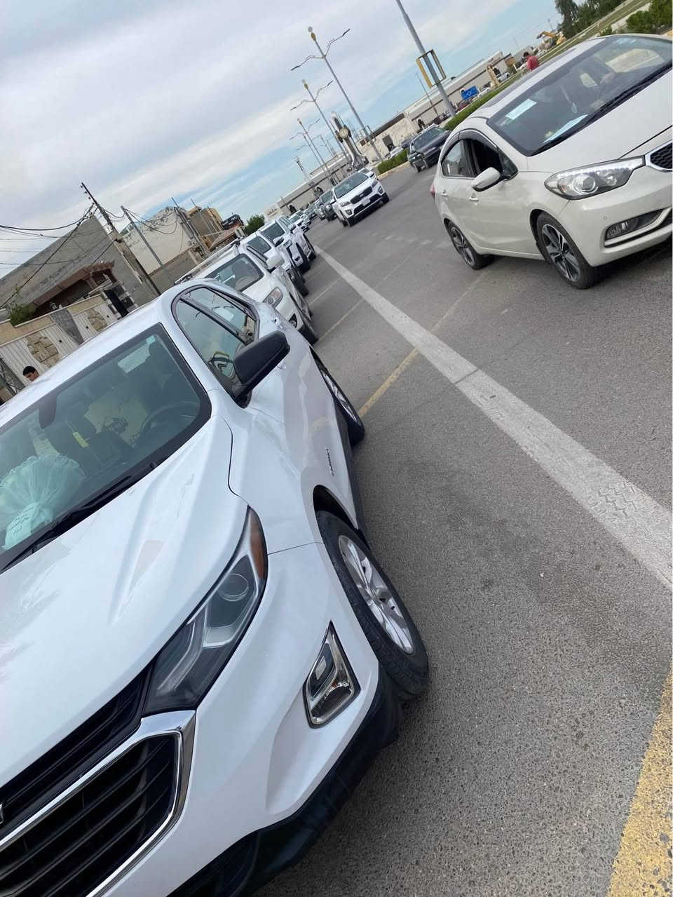 Chevrolet Equinox 2019 LS، 
محرك 1.5 تيربو 
دفع أمامي FWD.
بدون صبغ او تبديل  
رقم بغداد 
داخل جلد ارضية ومقاعد 
مقعد السائق كهرباء
5بصمات 

السعر 138 وبيها مجال 

***********
مكان السيارة الفلوجة الفلوجة, الأنبار

