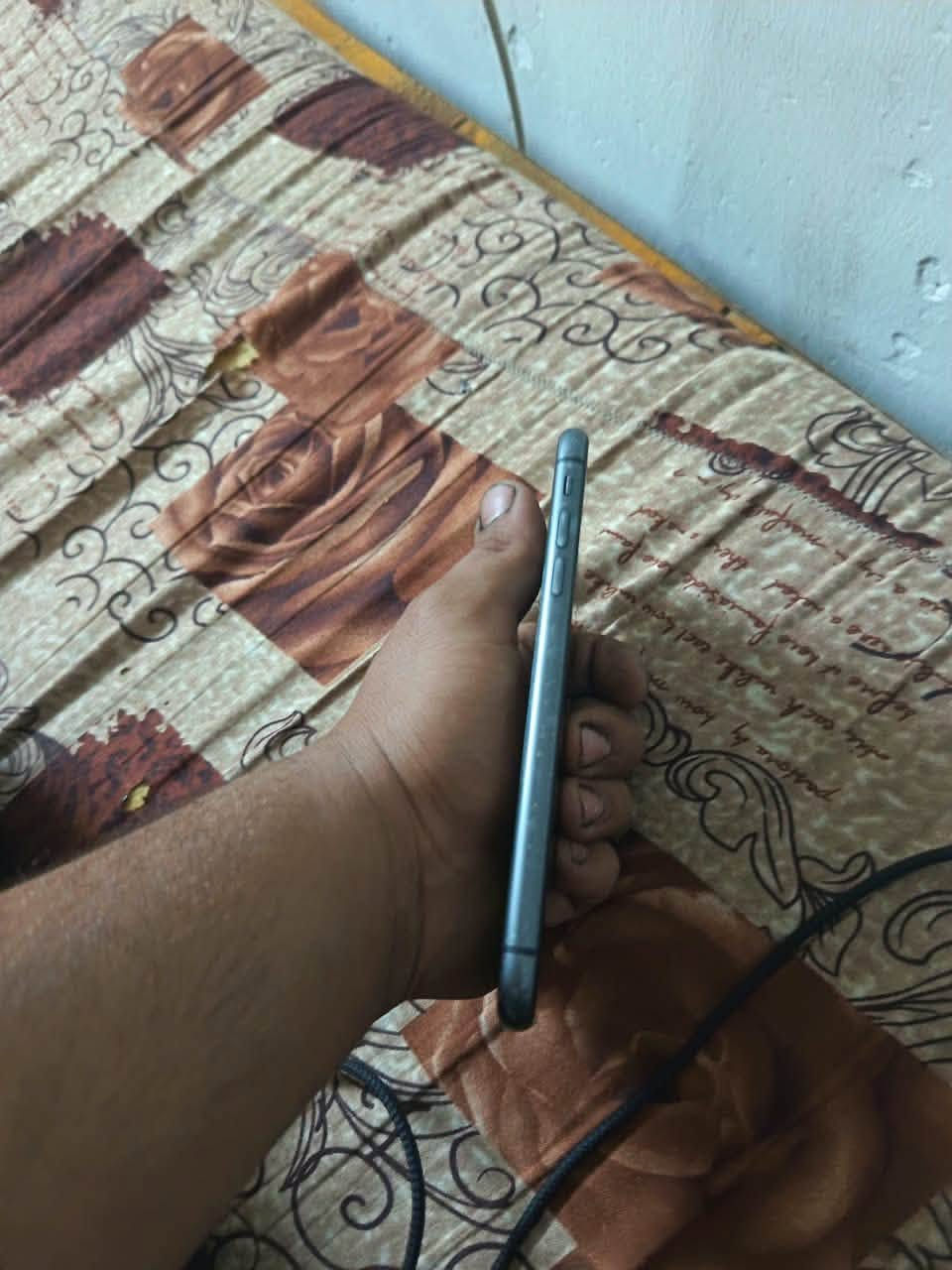 ايفون ١١عادي ذاكره ٦٤تك سيم جهاز نضيف استعمال شخصي مامفتوح بطاريه 72 للبيع ومراوس سعر 250وبي مجال 
***********
كورك واتساب فقط 
***********
