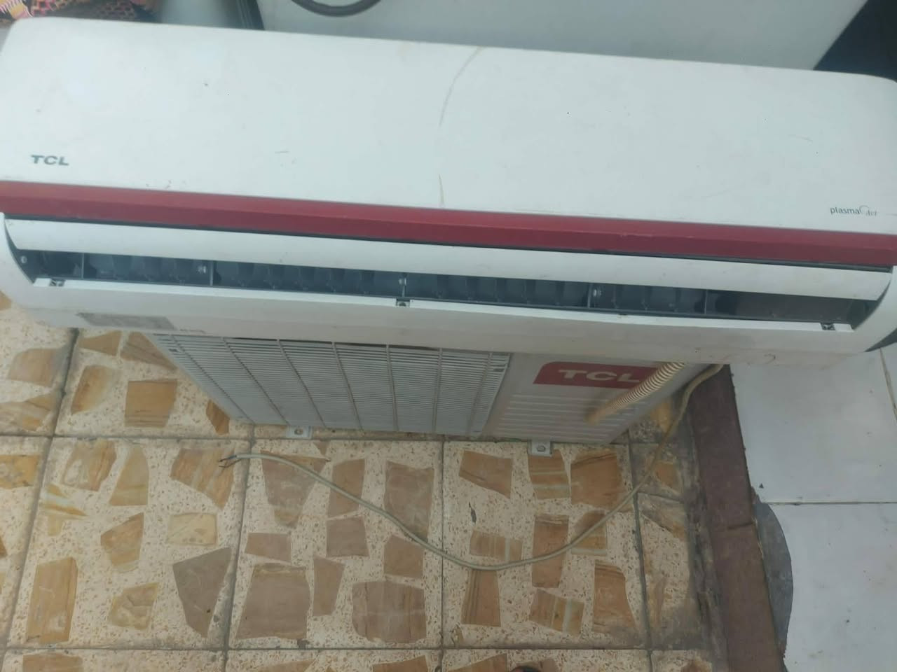 طن ونص TCL غازه مقفول
بدون بواري ....
فقط قطعه خارجيه وداخليه *********** 
رقم راعيه
