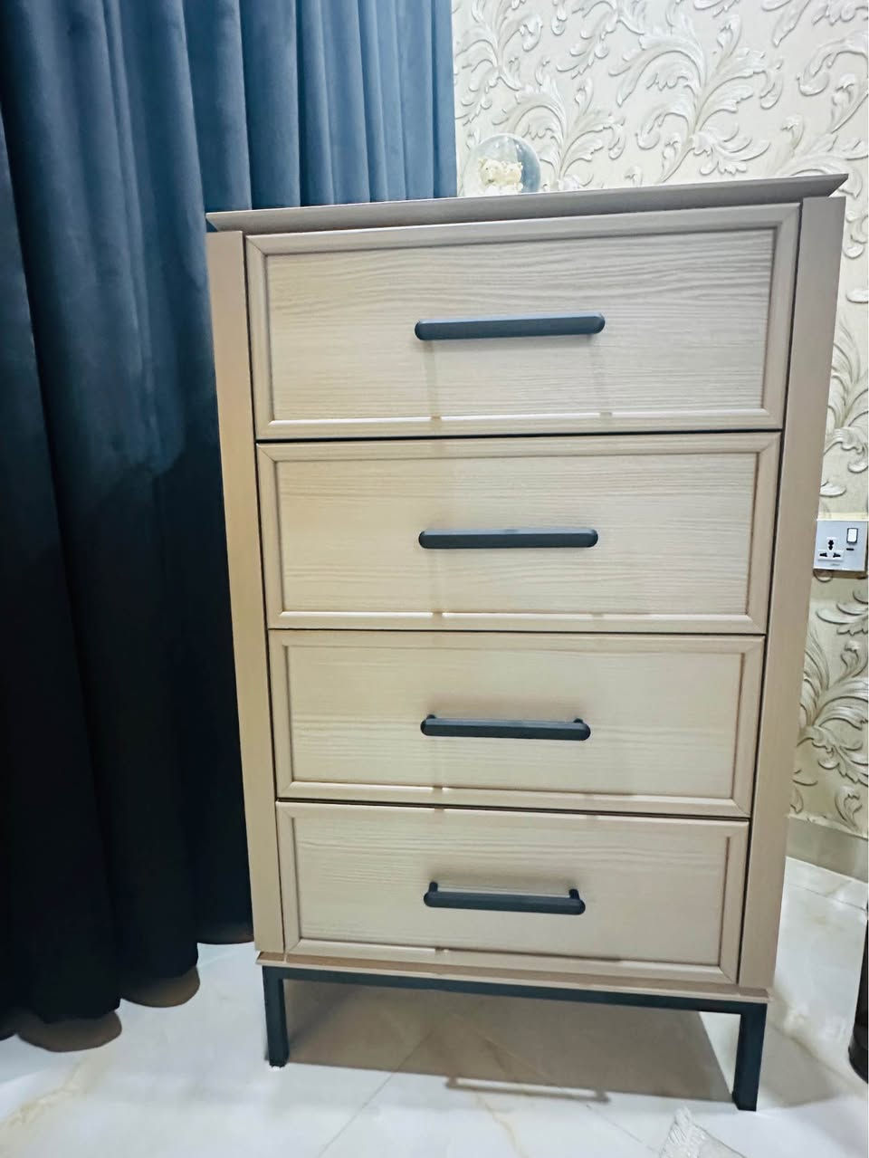 غرفة نوم للبيع 
ماركة / صدف 
خشب / MDF 
مجرات / هايدرولك 
عدد القطع / 7 
مكانها اربيل / فرمان بران 
اي استفسار / ***********
وات ساب أربيل, العراق
