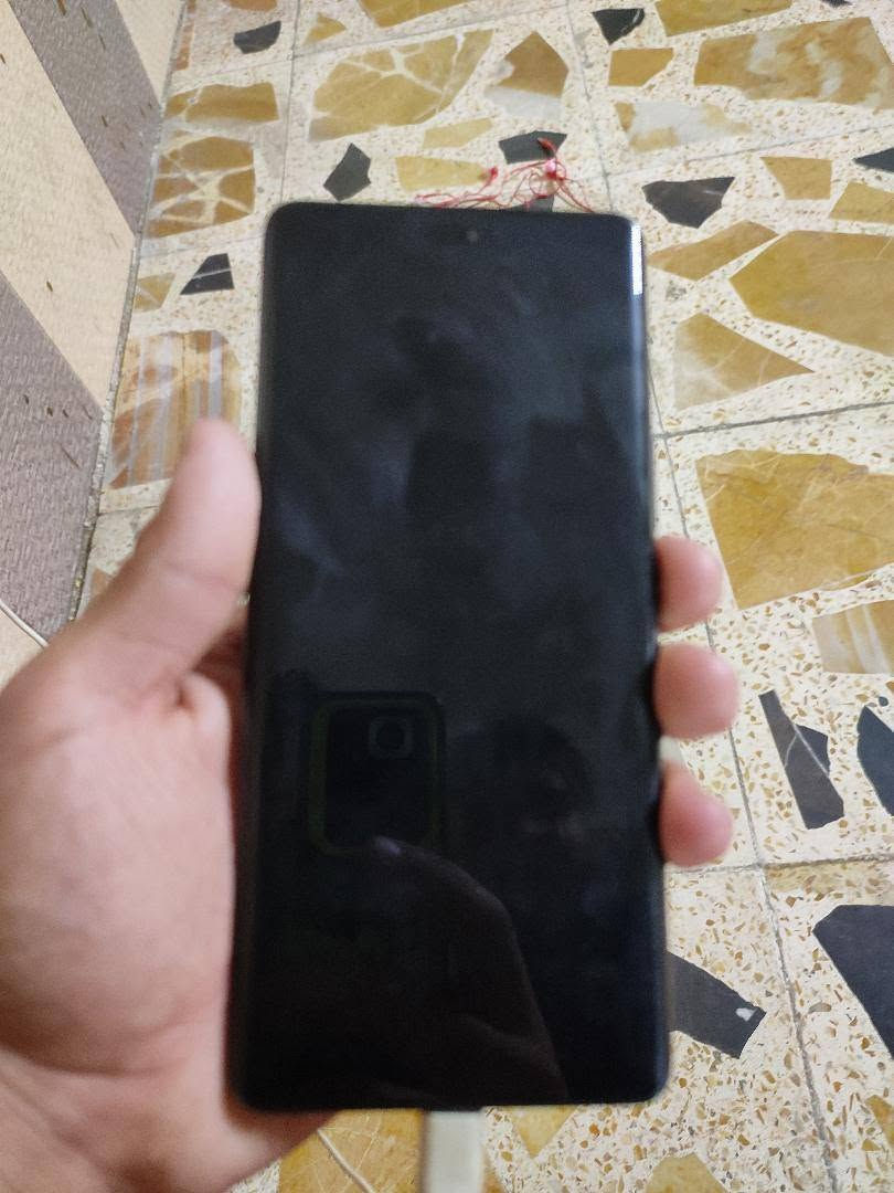 السلام عليكم عندي هونور اكس ٩ سي نضيف رام ١٢ بدون ملحقات فقط كارتون بي نمش بل ضهر  وفطر ناعممم ما ماثر بل كامرة تتبدل اب10 بس عدسة الفوك يعني حتى الجهاز ما ينفتح  شاشة نضيفة اريدة مراوس حتى لو انطي فرق مكاني بغداد مدينة الصدر رقمي *********** توصيل ما عندي وما ابيع بس مراوس
