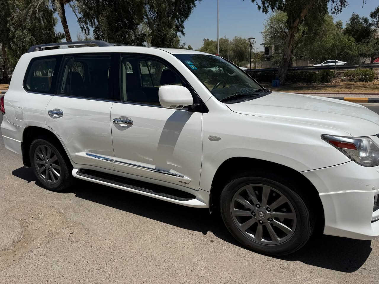 للبيع لكزز Lx5700 موديل 2011سيارة بيه صبغ الجاملغ الامامي الايسر  وشويه بجاملغ الخلفي الايمن  وسونار موجود مع الصور سيارة جكات اربع كامرات جنطة كهرباء تدفئة تبريد بلكشنات دفدي قمارة رادار مكينه 8سلندر  السيارة نظيفة وكامله مابيه نقص رقم بغداد بأسمي مكاني بغداد الكرخ  السعر 31،000$دولار وبيه مجال 
*********** بغداد, العراق
