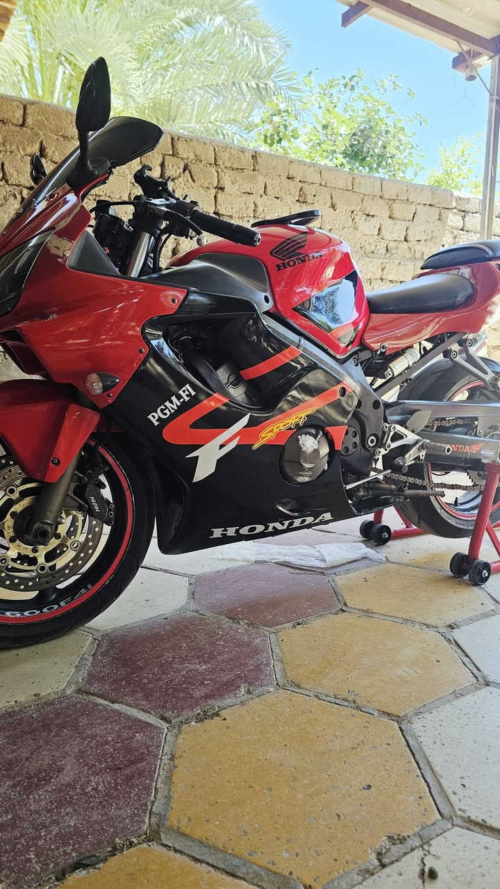 سلام وعليكم بطح لبيع   2001  F4i  رقم بسمي الدراجه مفتوه مجفته سعر 30 او بيه مجال مكاني البصره قضاء المدينه  الهوير رقمي ***********
