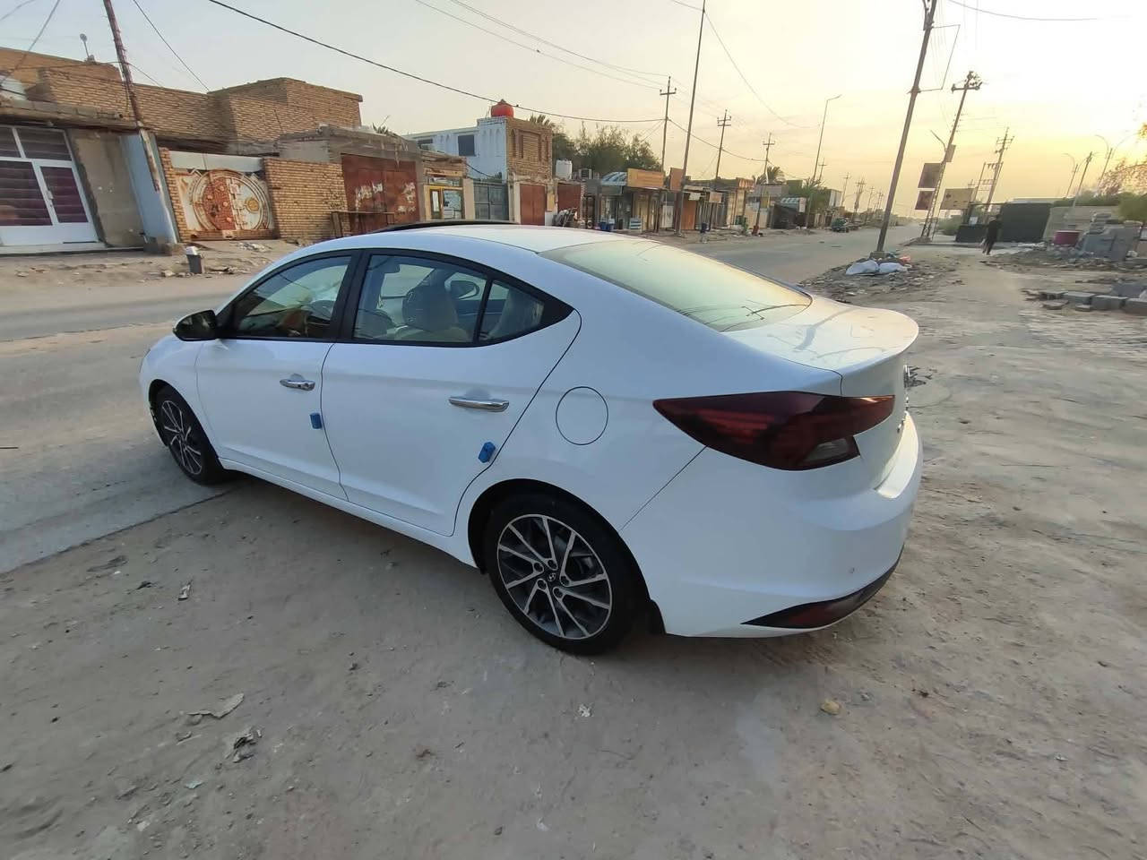 النترا ٢٠٢٠ خليجية حرة تحويل مباشر مكفولة من الفتح والصبغ والضربة والتبديل ماعدا رصعه بلباب الخلفي فقط فول المواصفات  جاهزة من كلشي گير ومحرك مكفولات تبريد ثلج ماشية ٩٥ الف حقيقي السعر ١٥٥ بيها مجال بسيط ***********
