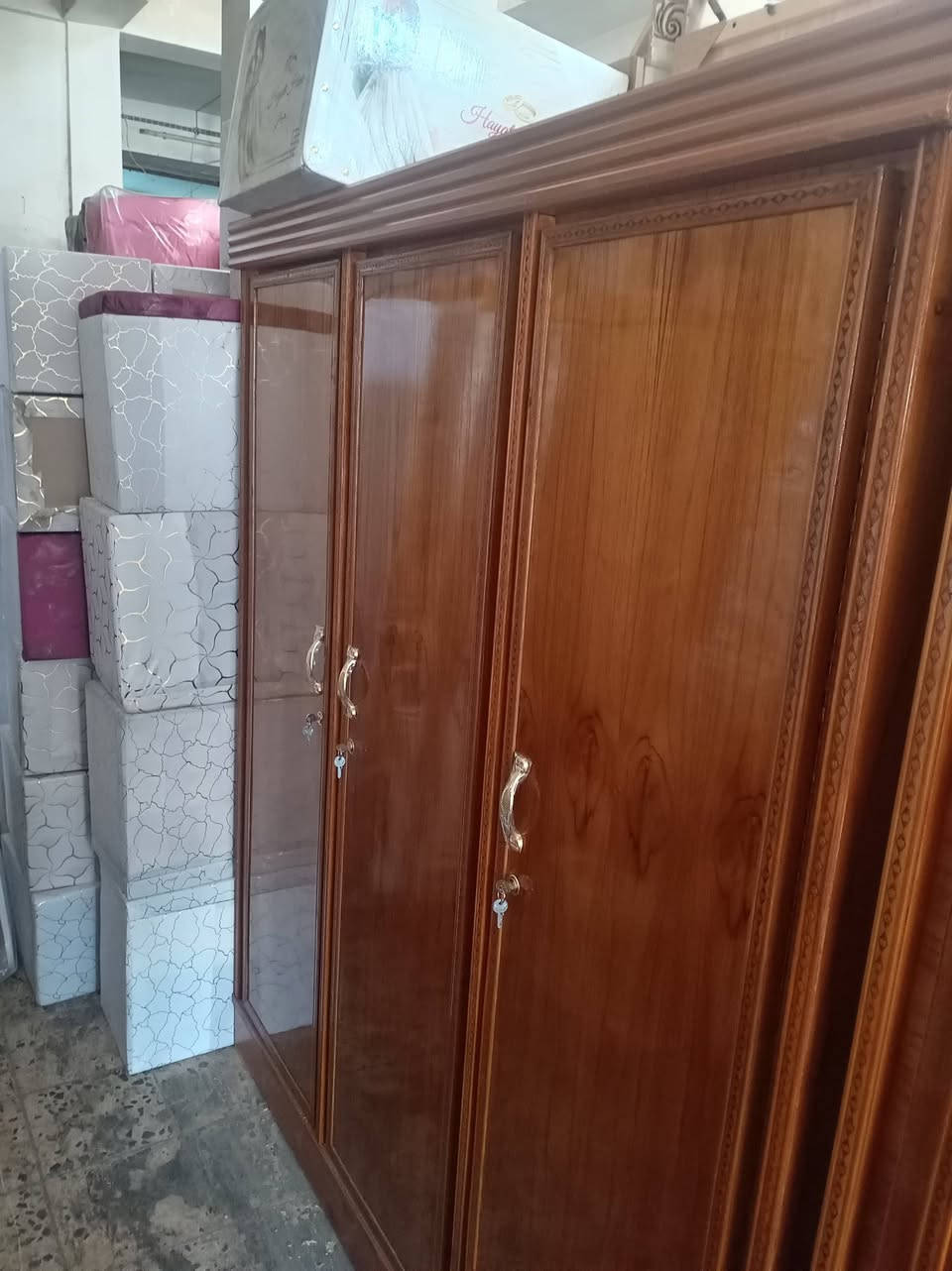 يوجد كناتير البيع جديد شغل حلو الستتفسار اتصل عله *********** يوجد واتساب
