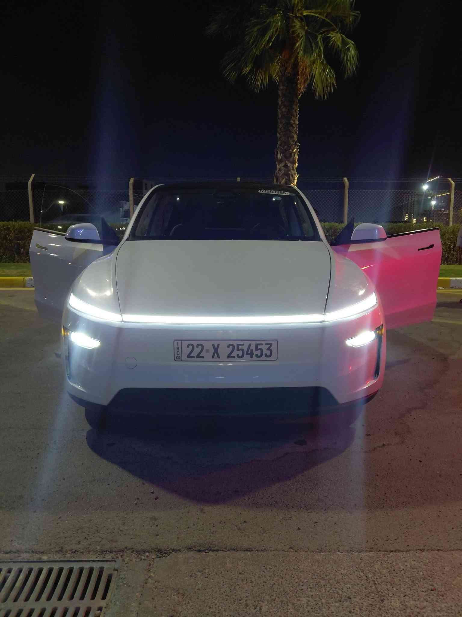 سلام عليكم 2026  TESLA MODEL Y  لونك رينج تك ماطور بطارية كبيرة مدى طويل للبيع وارد امريكي حادث جاملغ جهة سايق مبدل وايرباك ستيرن فقط مواصفات رادارات امامية خلفية جانبية كامرات امامية خلفية جانبية كشنات كهرباء جلد جنطة كهرباء شاشة كبيرة امامية وشاشة صغيرة خلفية شاشة العاب تبريد خلفية امامي انارة داخلية 64 لون متغير مودات قيادة تسارع عادي هادئ هورن متغير سماعات خارجية للتكلم نظام الراقصة لايت LED رقم اربيل سيارة خير من الله اون لاين مناقصهة شي سعر مناسب 335 بي مجال عنوان سيارة بغداد غزالية شارع مرور.                          ***********
