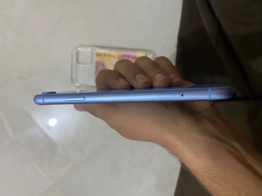 السلا عليكم جهاز XR  نضيف مبدل بي بطاريه فقط + صرف شحن ماكو ذاكره 64 السعر 180 وبي مجال  المكان / ديالى/ دلي عباس. ***********

نص مكتوب في الصور:
- 4:50
- حول
- القطع والخدمة
- تجمع Apple سجل تاريخ القطع والخدمة. ويعرض السجل معلومات عن هذا الـ iPhone وحالته وتفاصيل إصلاحه.
- معرفة المزيد...
- سجل تاريخ الخدمة
- البطارية
- مشكلة
- بصمة الوجه
- غير معروف
- 4:50 < رجوع حول الاسم iPhone إصدار iOS 18.7.10 اسم الطراز iPhone Xr رقم الطراز MT2K2LL/A الرقم التسلسلي F2LYDLPRKXKV انتهت صلاحية التغطية القطع وسجل تاريخ الخدمة الأغاني 0 الفيديوهات 135 الصور 605 التطبيقات 13 السعة 64 غ.ب متوفرة 34.97 غ.ب