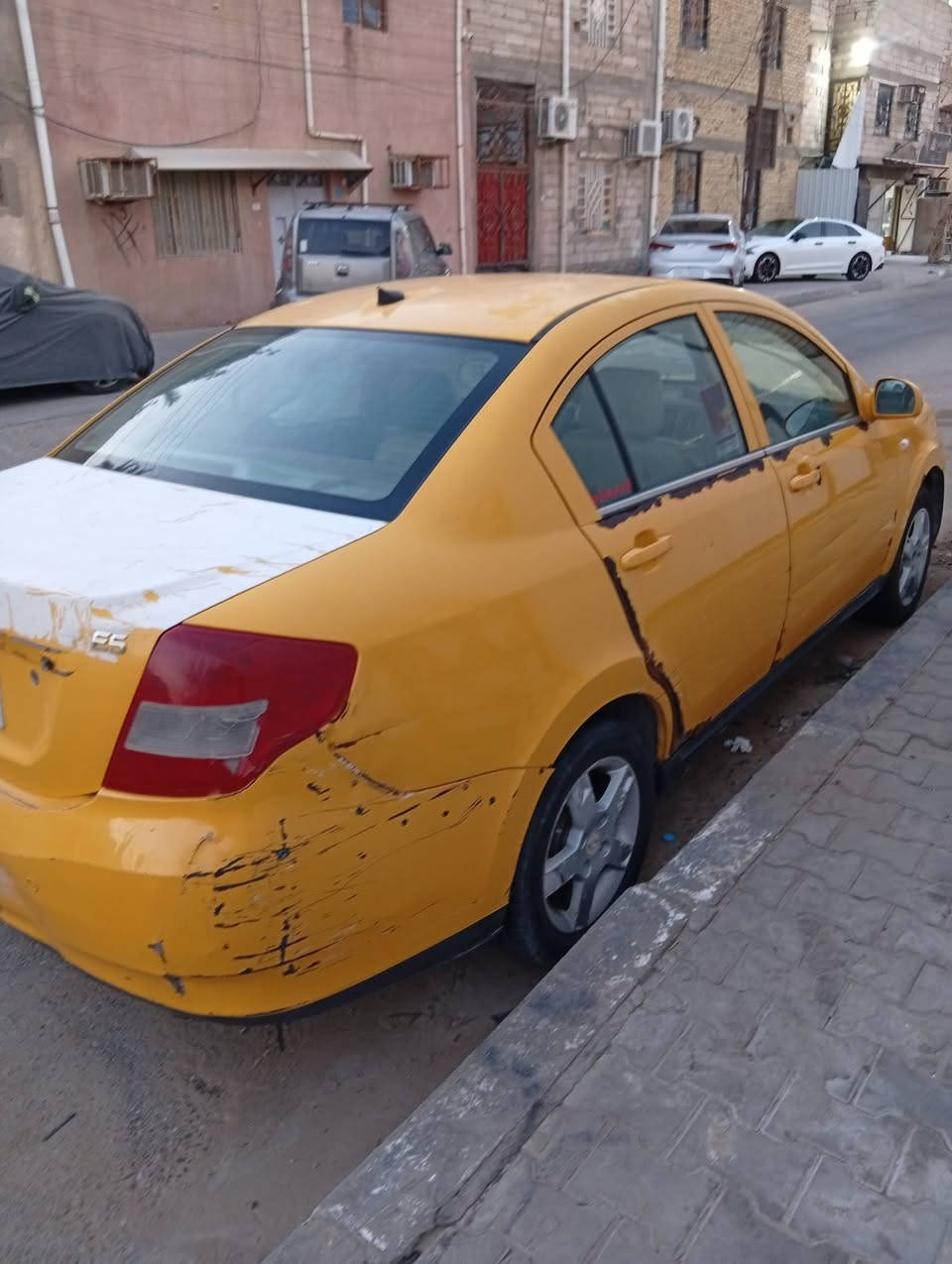السلام عليكم سياره E5محتركه صفحه الدشبول منظومه التبريد فقط الباقي شغال غاز بيها تبريد شغال محرك  نظيف مالاحته النار السعر 17 ورقه   رقمها بصره وراعيها بلقبله مكاني البصره دور الصحه  ***********
