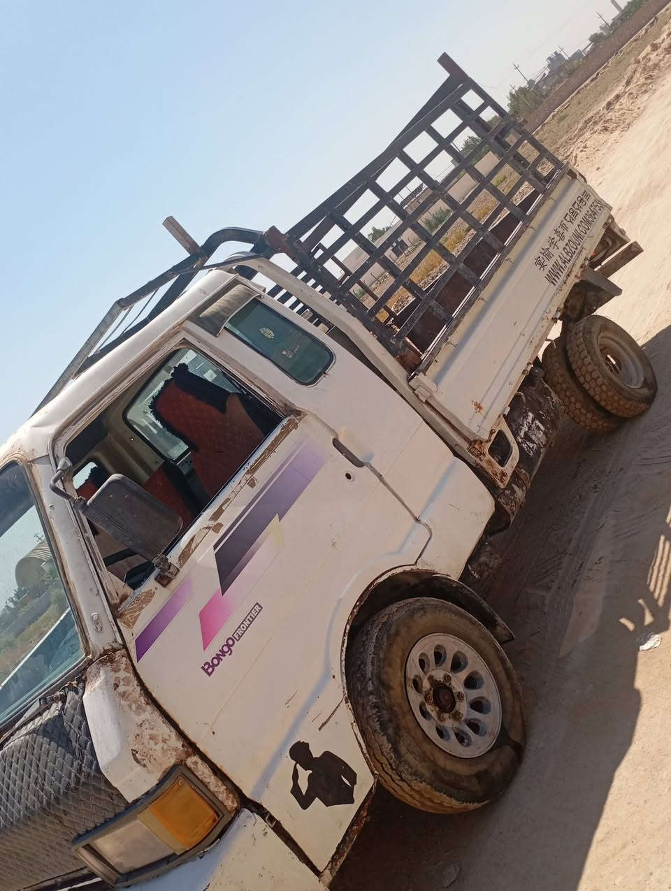 كيه للبيع موديل 89 مكينه وگير وكسن مكفولات تخم تاير نضيف البدي كبال العين رقم الشاصي واضح  
السعر 34 
النجف  
رقم ***********
