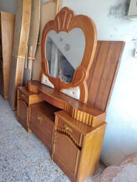 ميز تواليت • مستخدمه • صاج