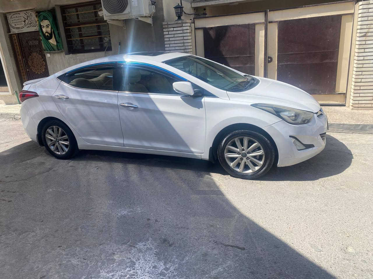 النترا 2015 خليجي لون ابيض مكفوله من الصبغ والضربه عدا بارد في قبغ الجنطه ماشيه 159,000المكينة 1800 السعر 118 قفل علما التبريد عاطل للاتصال *********** المكان بغداد الكرخ قرب ملعب الزوراء
