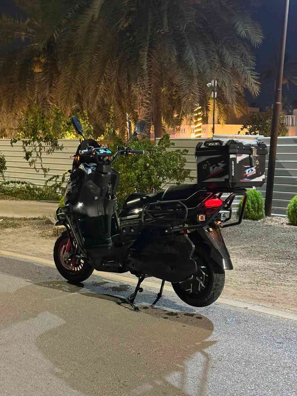 🌟 للبيع دراجة اباتشي بحالة الزيروو
دراجة بمواصفات جبارة وقوية، جاهزة من كلشي وما تحتاج أي نقص. 
ماشية 3 الاف
التفاصيل كامله أدناه:
​⚙️ المواصفات الفنية:
​البطارية: 39 امبير مسطرة  (الأصلية).
​الملف: 3000 واط قوي جداً.
​المنظومة وأنظمة القيادة:
​3 أنظمة تشغيل متدرجة.
​3 سرعات أو تحويلات.
​نظام (R) ونظام (P).
درع حماية 360 درجة.
جنطة خلفية.
لايت زنون عالي و ناصي.
دبل اشارة.
يدات بريك رياضي.
دبل امامي دهن .
دبل خلفي غاز.
شاحنة اصلية عداد رقمي.
كشن دبل.
جوزة فاصل.
​الأمان والتشغيل: بصمة، سويج (تنوع كامل للتشغيل).
​نظام الفرامل: دسك أمامي + دسك خلفي لأداء توقف ممتاز.
​الشحن والإضافات: شحن سريع + مخرج شحن USB للهاتف + خاصية البلوتوث.
​💰 السعر:
​مليون و250 الف و بيها مجال للشراي 
العنوان بغداد المدائن 
​📞 للتواصل والاستفسار:
​واتساب: ***********
