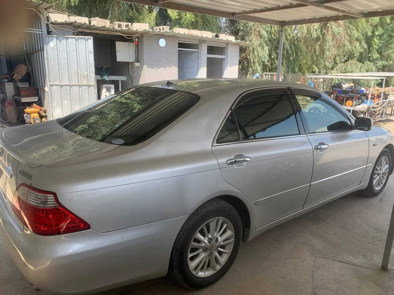 شاهینە 2007بڕاوە
گەورەبەگەورە 182 بێ دووکەڵ  بڕاوە    کۆتای 46گەڵا 
 بەسمە ڕەساسی 
ناوبۆر 3دووگمە 
سەلاجە مەرکەزی 
4کوشن کارەبا 
بێ چاڵ بێ شوخت ناوی لەدەری جوان تر 
کامل مەسرف کراوە 
تەبریت ساردوو گەرم 
جامی هەڵ گیراوە 
گێڕو مەکینەو تەقەو ڕەقە بەشەرت 
بۆ یەک هەزاری مەسرەف مەگەڕێ 
بێ بۆیاخیشە  
سەقفوو کەڤەرو شەنسی داعمو لێدراو بەشەرت 
***********
شوێن هەڵەبجەی شەید 
کۆتای 46گەڵا  بەمانای کەلیمە پاکە 
ئادمین دڵ
